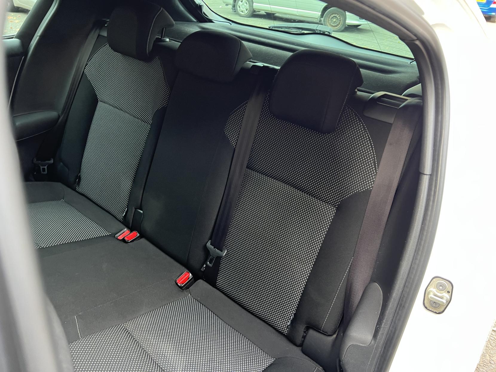 DS AUTOMOBILES DS 4 1.6 BlueHDi Elegance Hatchback 5dr Diesel EAT6 Euro 6 (s/s) (120 ps)