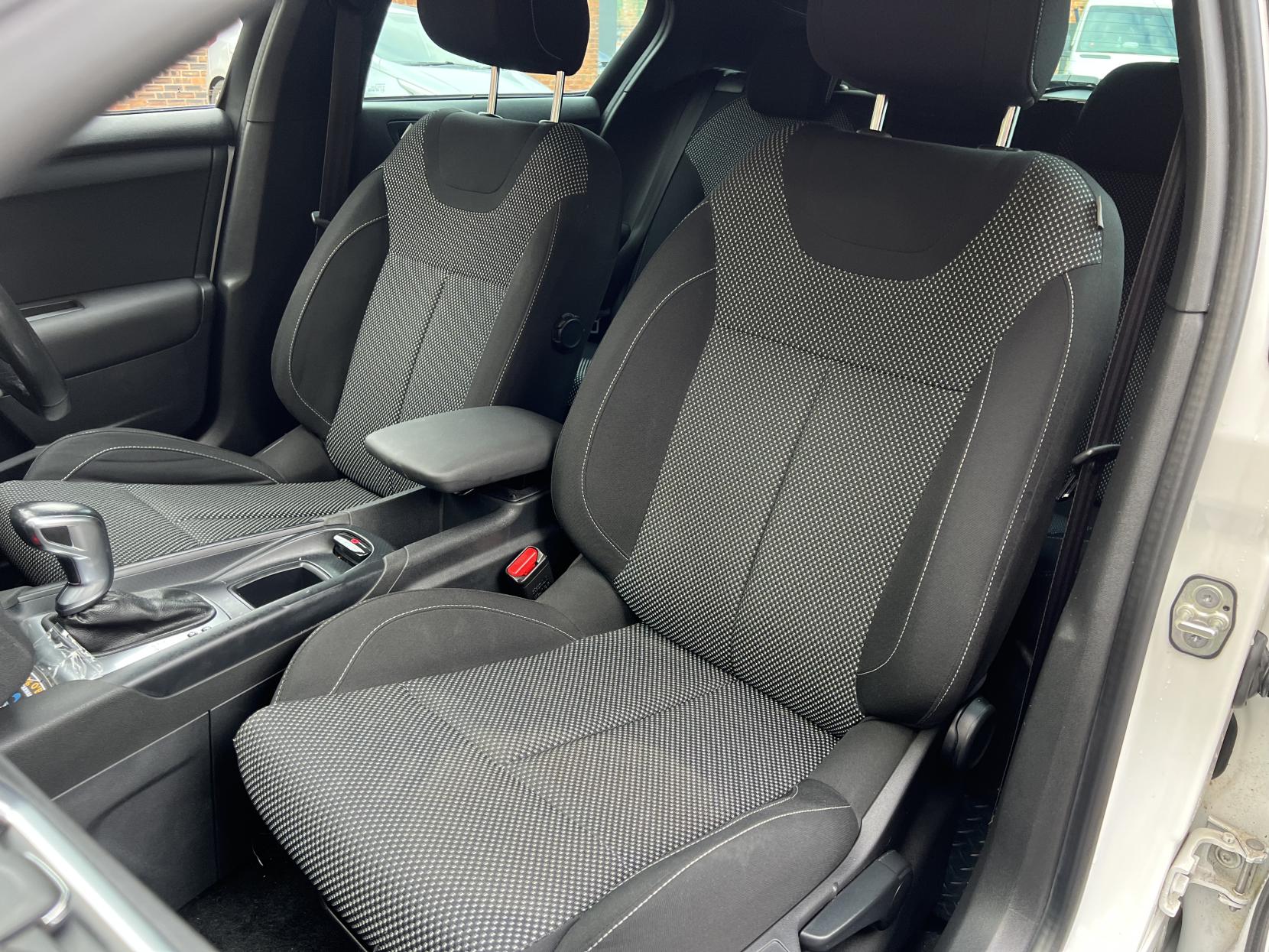 DS AUTOMOBILES DS 4 1.6 BlueHDi Elegance Hatchback 5dr Diesel EAT6 Euro 6 (s/s) (120 ps)