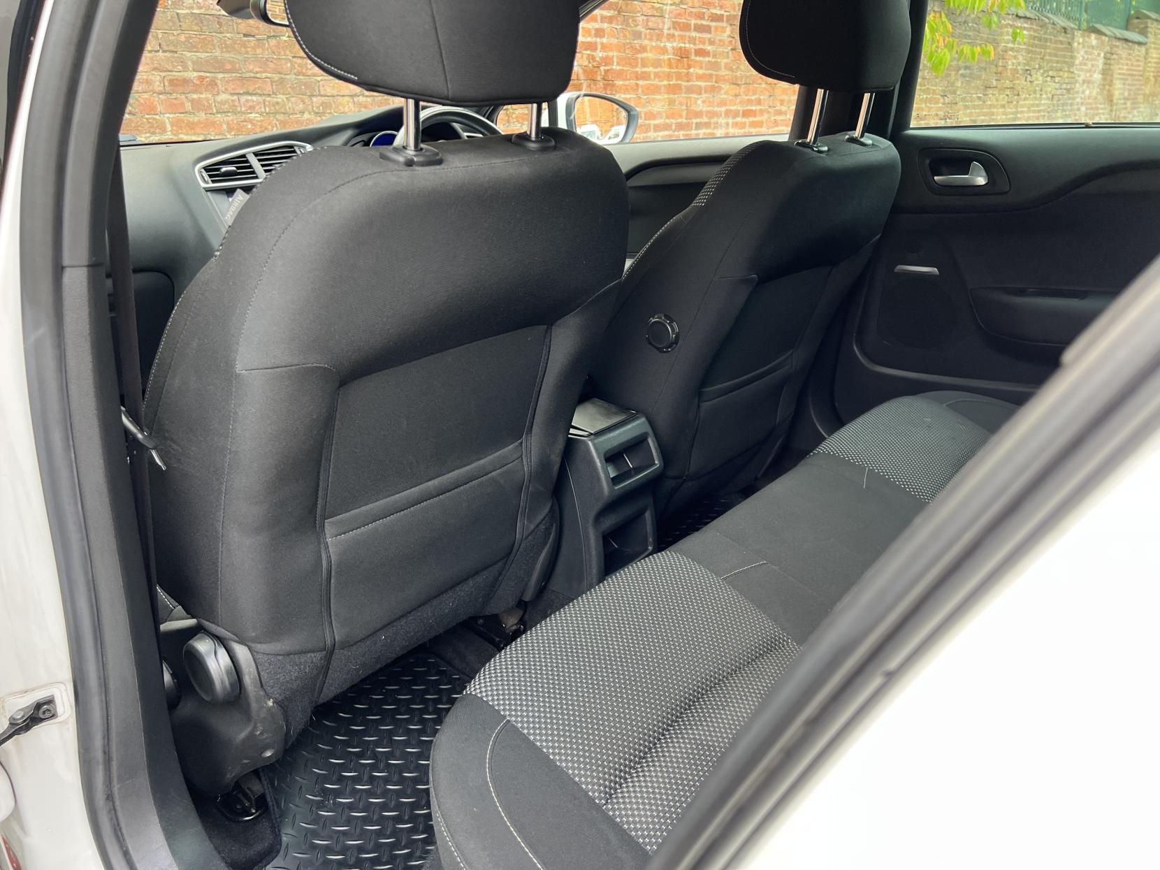 DS AUTOMOBILES DS 4 1.6 BlueHDi Elegance Hatchback 5dr Diesel EAT6 Euro 6 (s/s) (120 ps)