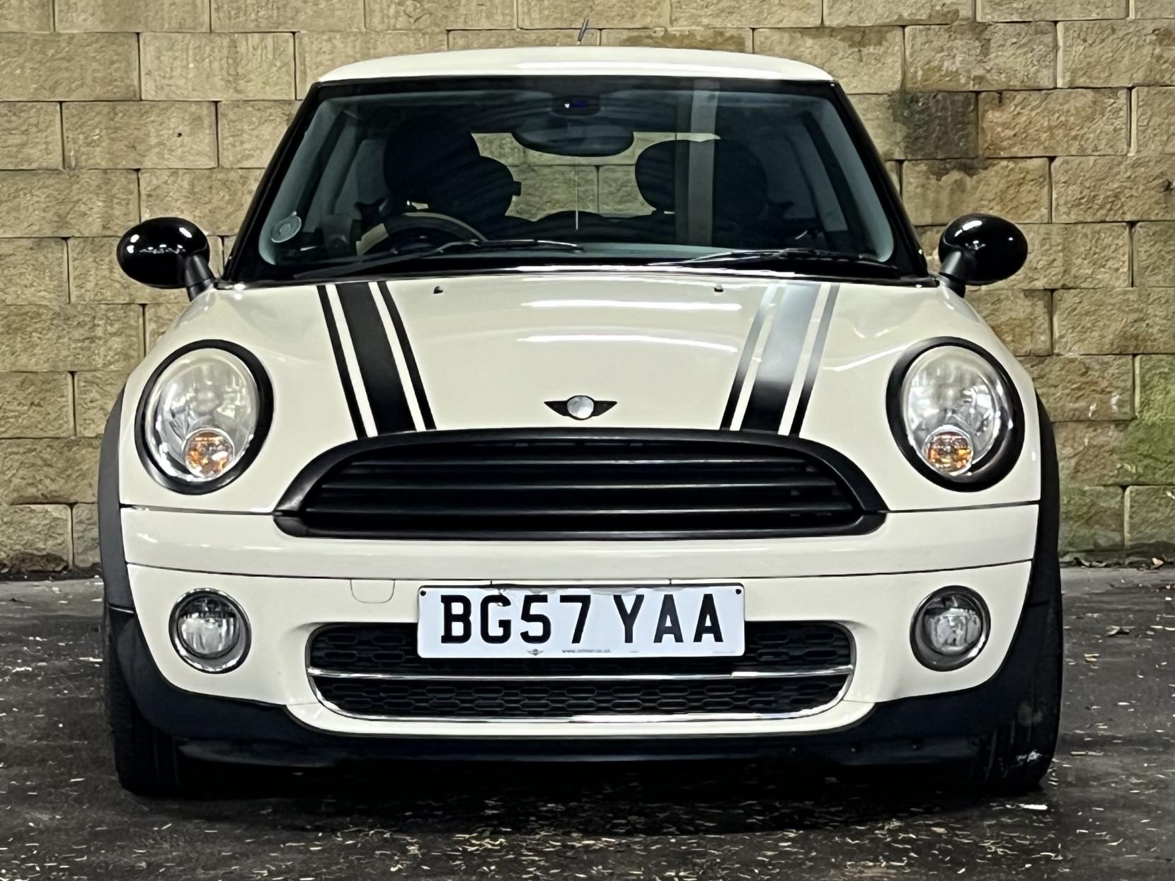 MINI Hatch 1.6 Cooper D Hatchback 3dr Diesel Steptronic Euro 4 (110 ps)