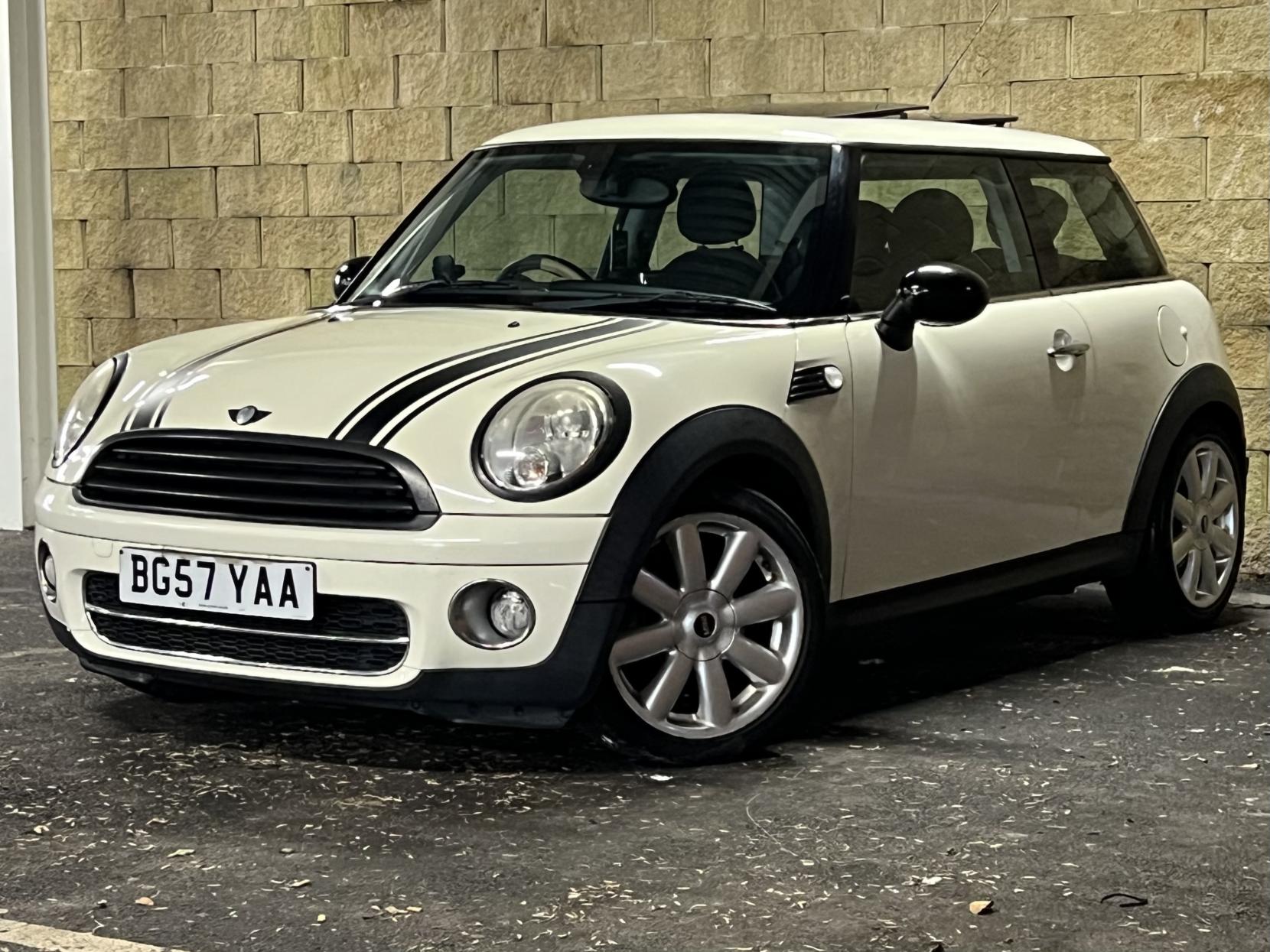 MINI Hatch 1.6 Cooper D Hatchback 3dr Diesel Steptronic Euro 4 (110 ps)