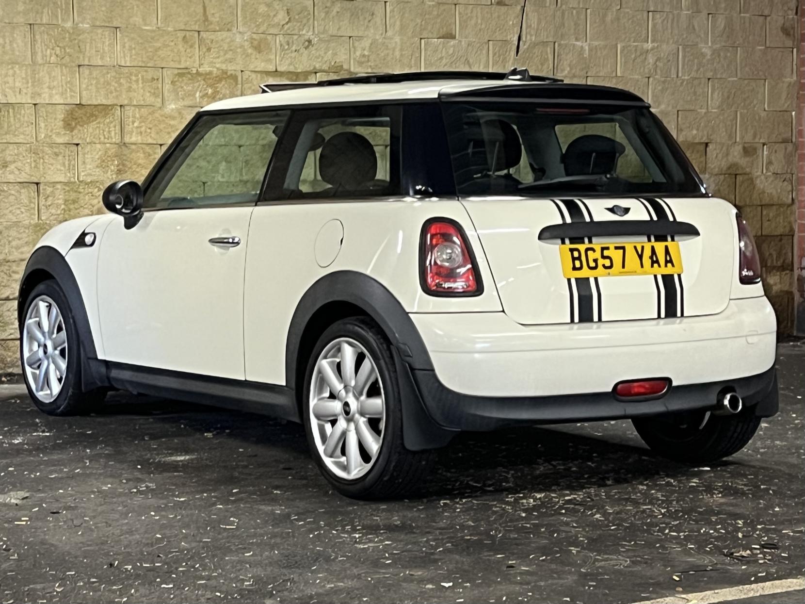 MINI Hatch 1.6 Cooper D Hatchback 3dr Diesel Steptronic Euro 4 (110 ps)