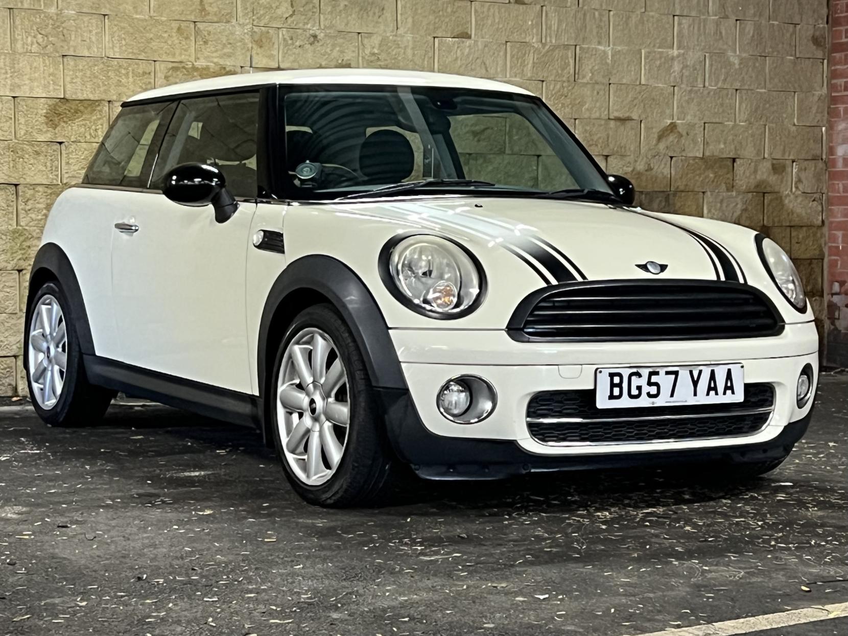 MINI Hatch 1.6 Cooper D Hatchback 3dr Diesel Steptronic Euro 4 (110 ps)