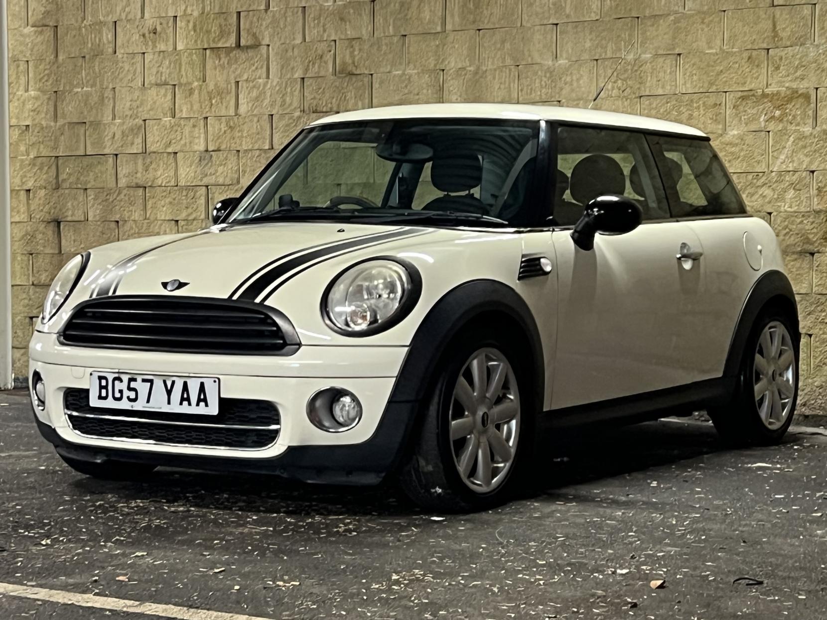 MINI Hatch 1.6 Cooper D Hatchback 3dr Diesel Steptronic Euro 4 (110 ps)