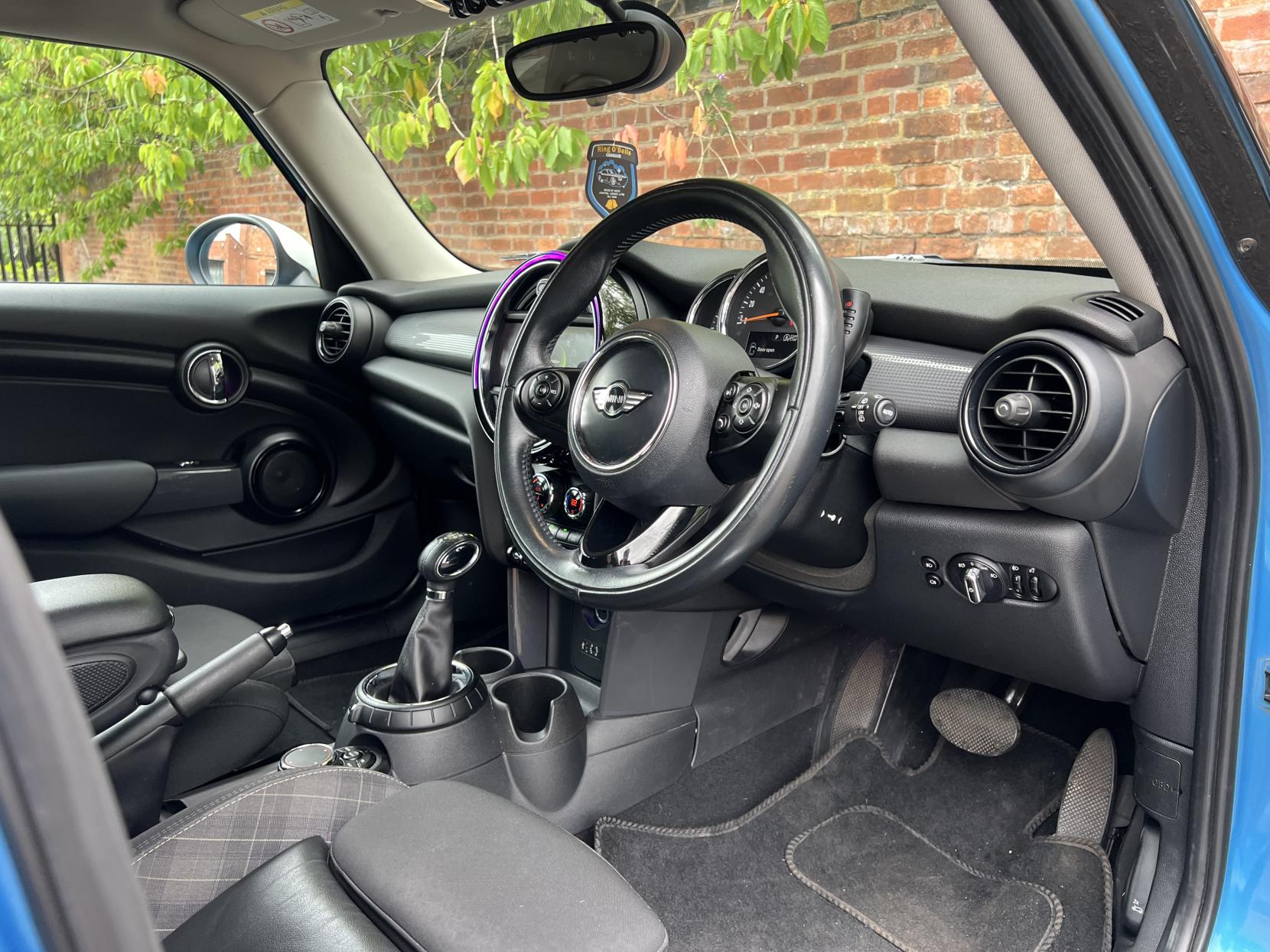 MINI Hatch 1.5 Cooper D Hatchback 5dr Diesel Auto Euro 6 (s/s) (116 ps)