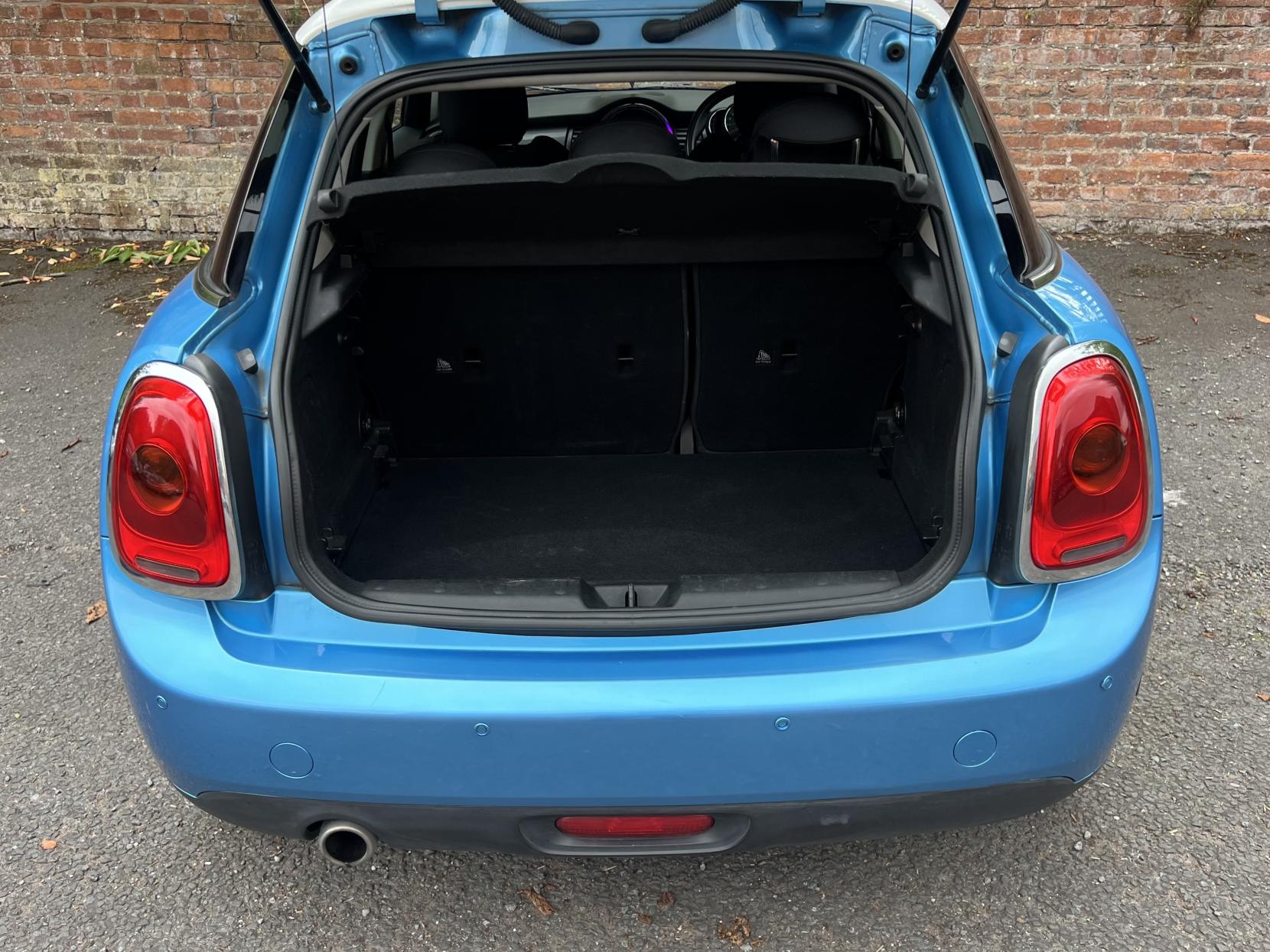 MINI Hatch 1.5 Cooper D Hatchback 5dr Diesel Auto Euro 6 (s/s) (116 ps)