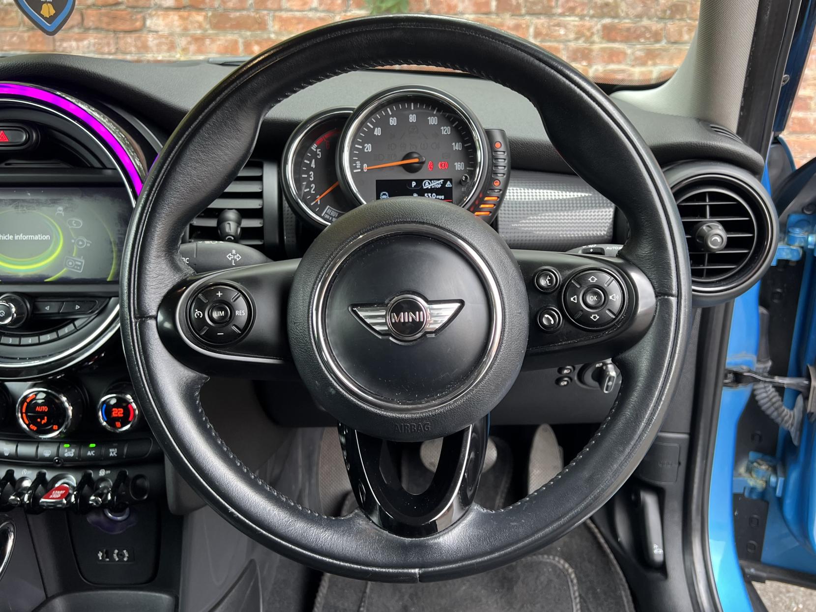 MINI Hatch 1.5 Cooper D Hatchback 5dr Diesel Auto Euro 6 (s/s) (116 ps)
