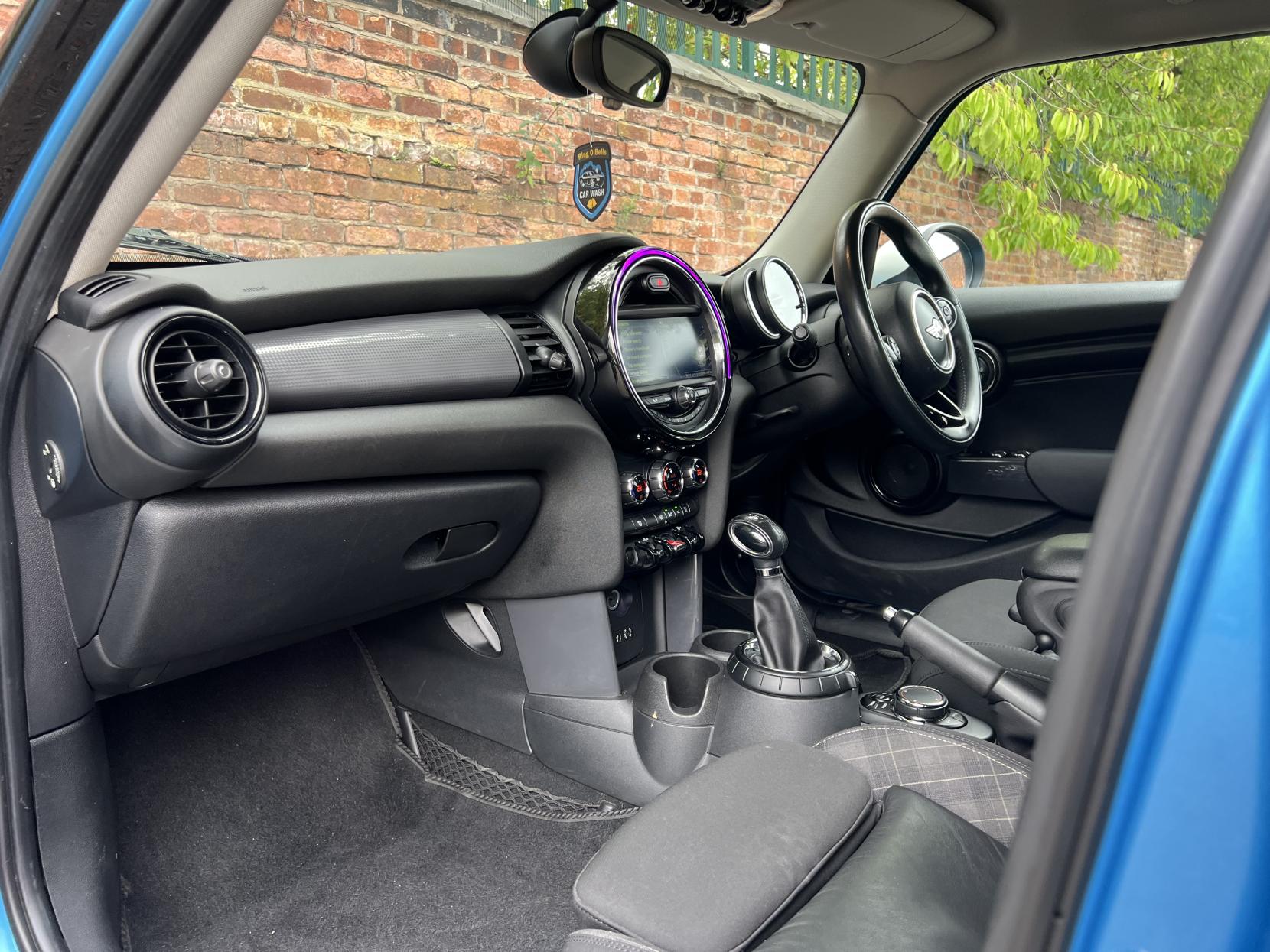 MINI Hatch 1.5 Cooper D Hatchback 5dr Diesel Auto Euro 6 (s/s) (116 ps)