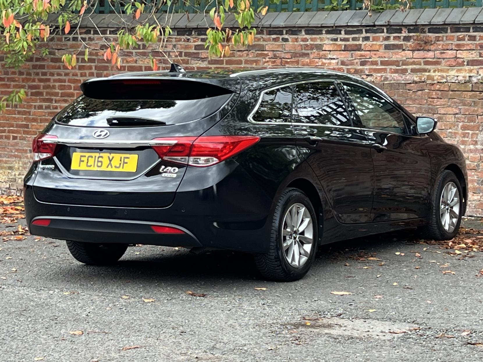 Hyundai i40 1.7 CRDi Blue Drive SE Nav Business Tourer 5dr Diesel Manual Euro 6 (s/s) (141 ps)