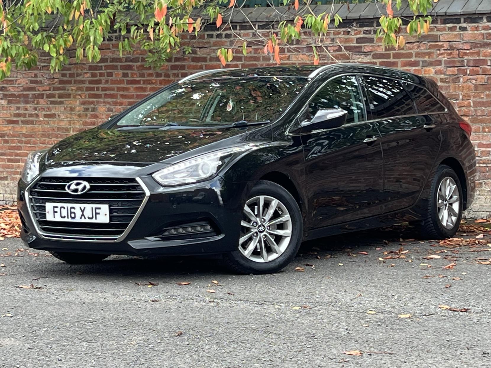 Hyundai i40 1.7 CRDi Blue Drive SE Nav Business Tourer 5dr Diesel Manual Euro 6 (s/s) (141 ps)