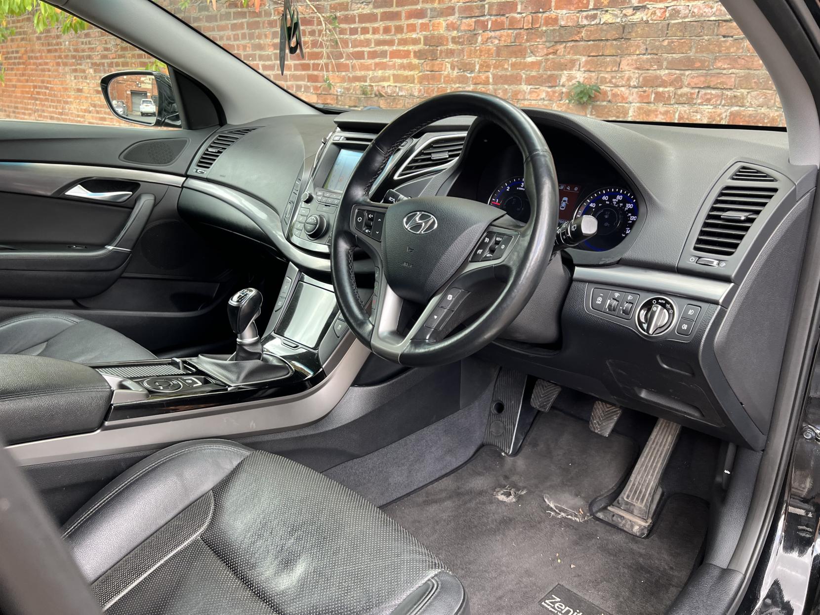 Hyundai i40 1.7 CRDi Blue Drive SE Nav Business Tourer 5dr Diesel Manual Euro 6 (s/s) (141 ps)