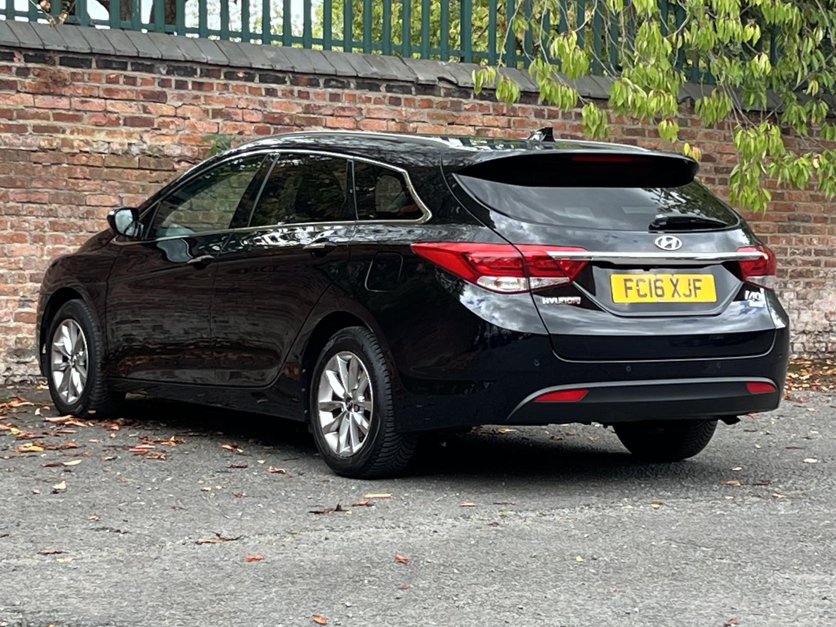 Hyundai i40 1.7 CRDi Blue Drive SE Nav Business Tourer 5dr Diesel Manual Euro 6 (s/s) (141 ps)