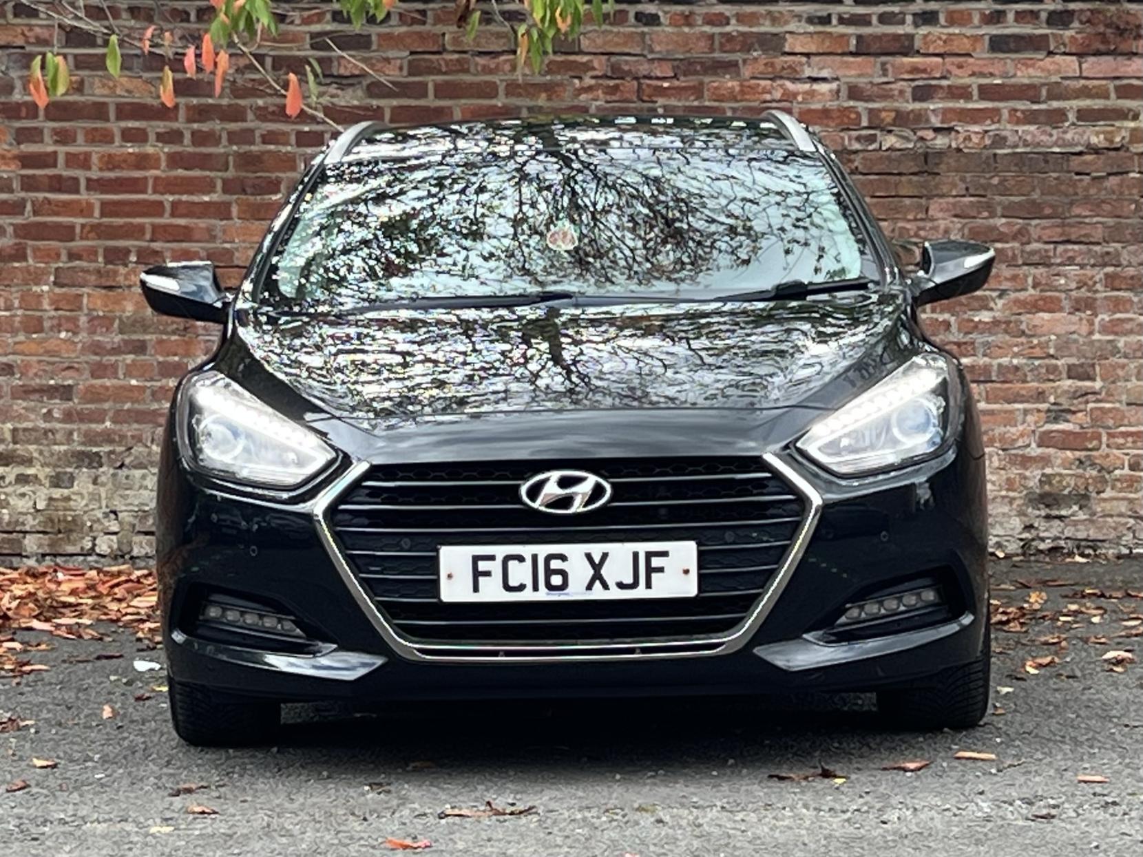 Hyundai i40 1.7 CRDi Blue Drive SE Nav Business Tourer 5dr Diesel Manual Euro 6 (s/s) (141 ps)