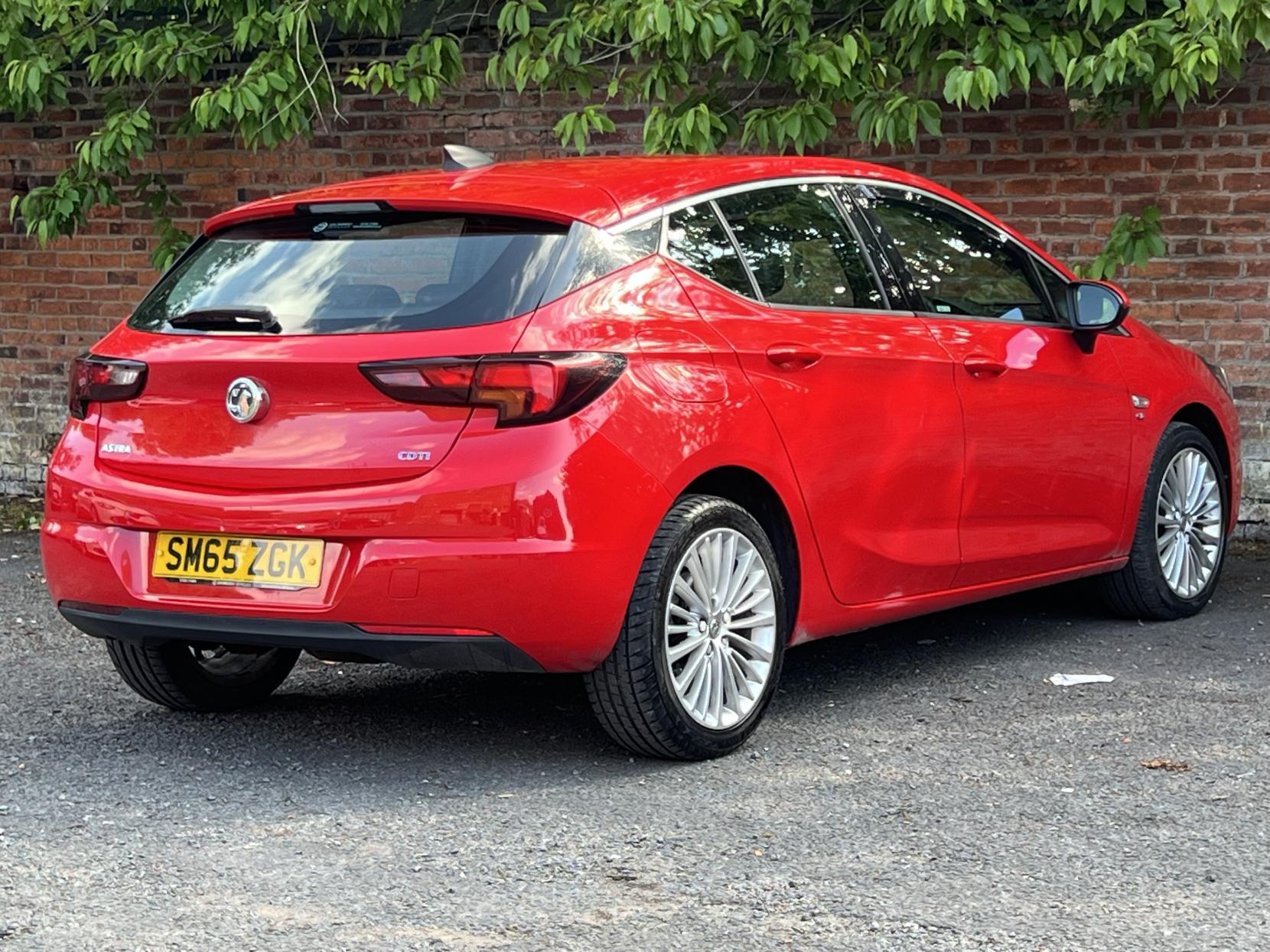Vauxhall Astra 1.6 CDTi BlueInjection Elite Nav Hatchback 5dr Diesel Auto Euro 6 (136 ps)