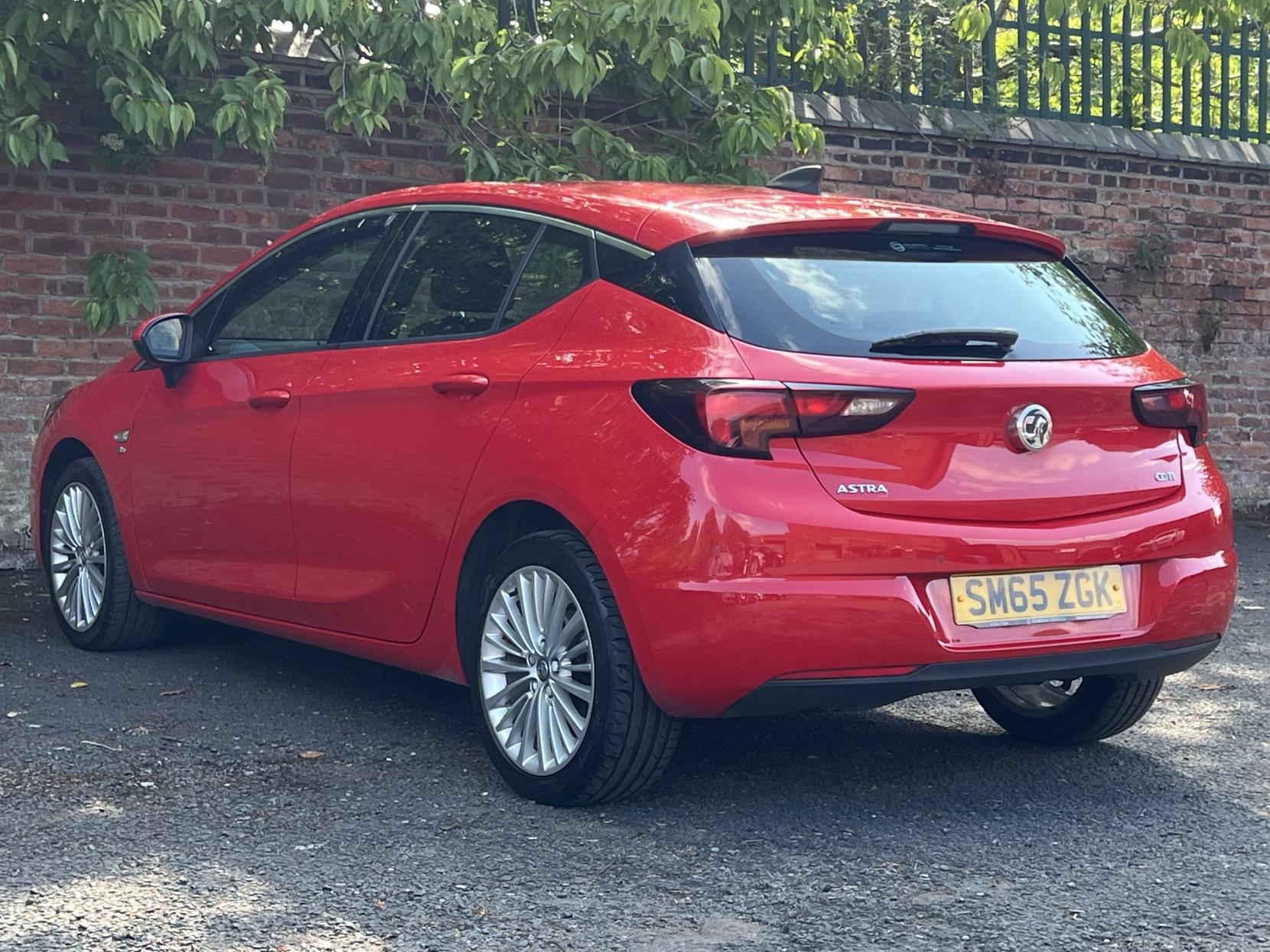 Vauxhall Astra 1.6 CDTi BlueInjection Elite Nav Hatchback 5dr Diesel Auto Euro 6 (136 ps)