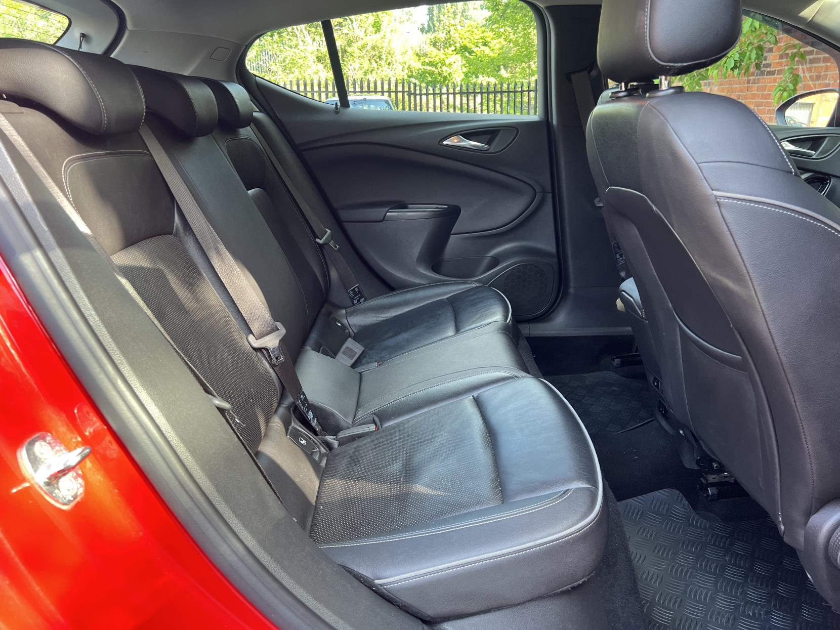Vauxhall Astra 1.6 CDTi BlueInjection Elite Nav Hatchback 5dr Diesel Auto Euro 6 (136 ps)