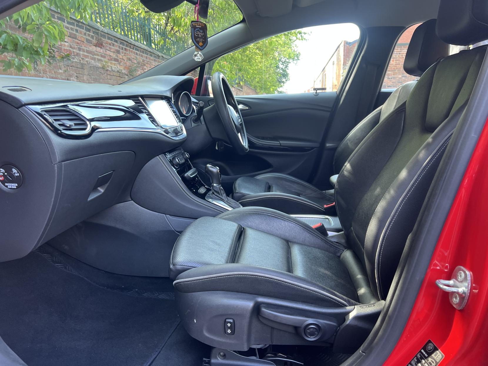 Vauxhall Astra 1.6 CDTi BlueInjection Elite Nav Hatchback 5dr Diesel Auto Euro 6 (136 ps)