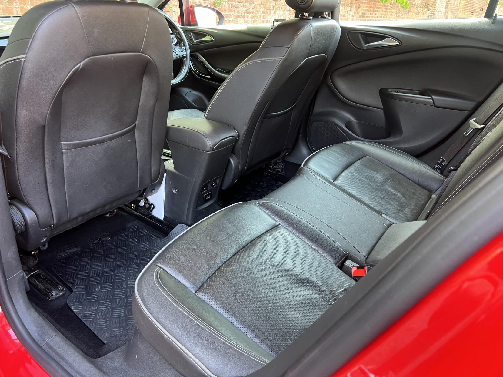 Vauxhall Astra 1.6 CDTi BlueInjection Elite Nav Hatchback 5dr Diesel Auto Euro 6 (136 ps)