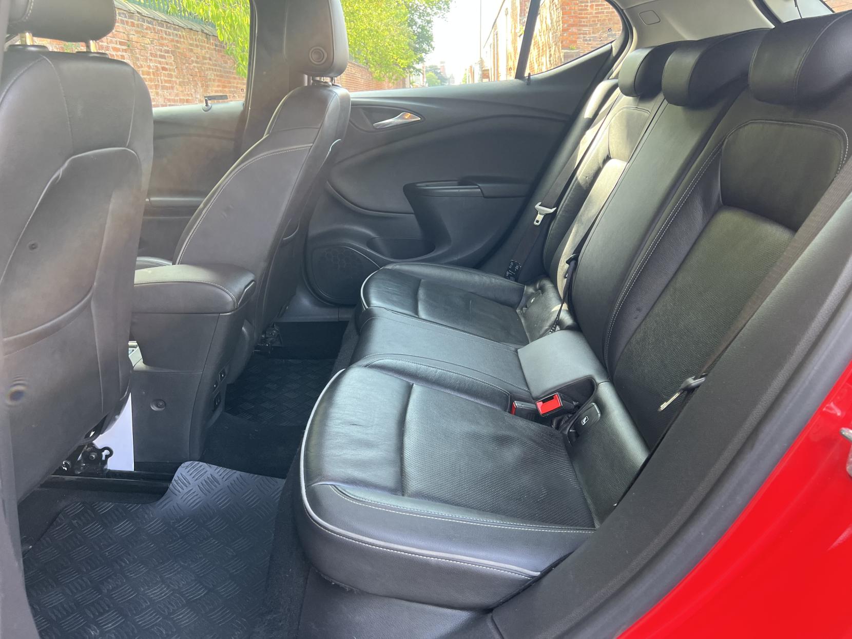 Vauxhall Astra 1.6 CDTi BlueInjection Elite Nav Hatchback 5dr Diesel Auto Euro 6 (136 ps)