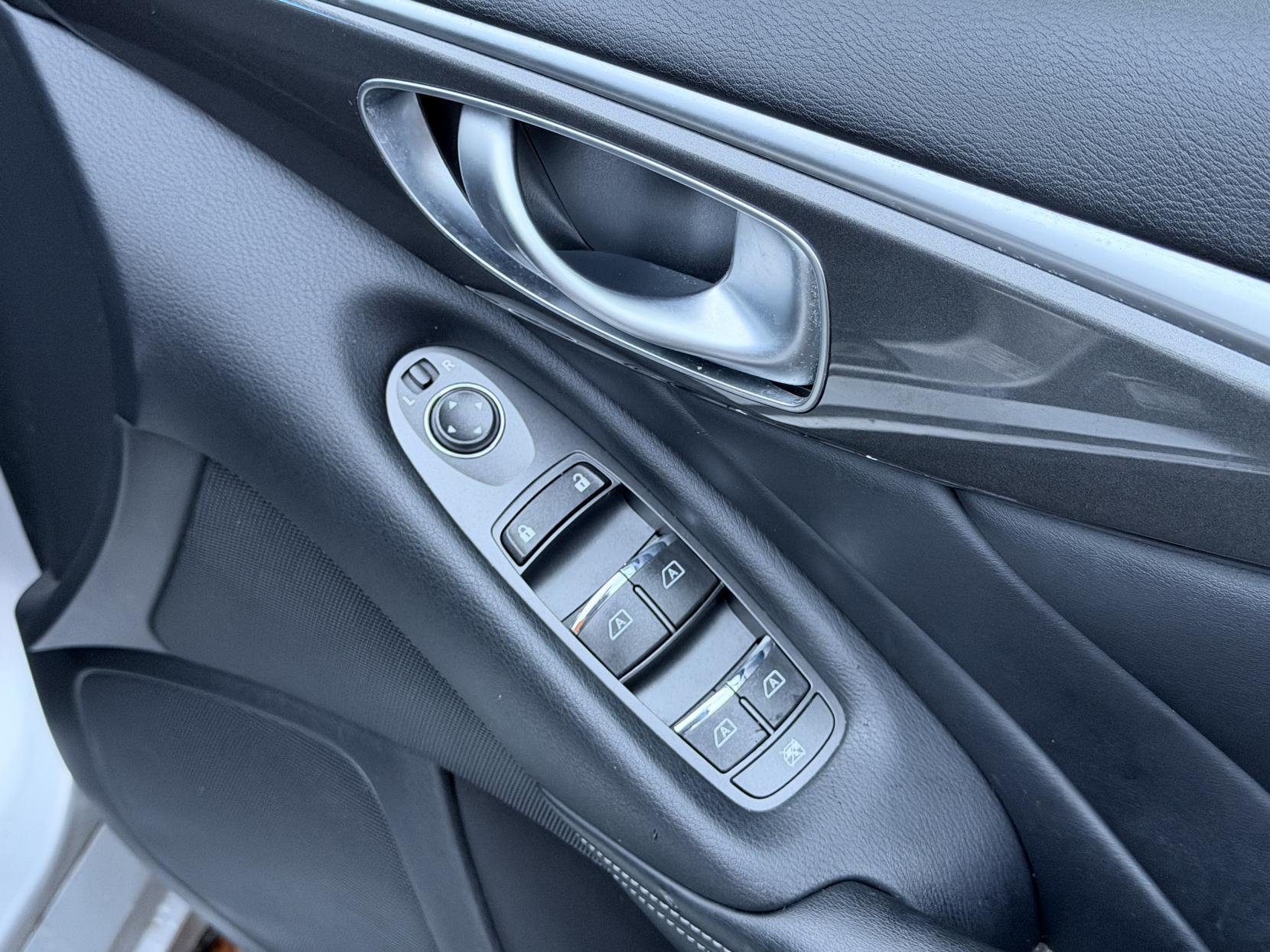 Infiniti Q50 2.2d SE Saloon 4dr Diesel Manual Euro 5 (s/s) (170 ps)