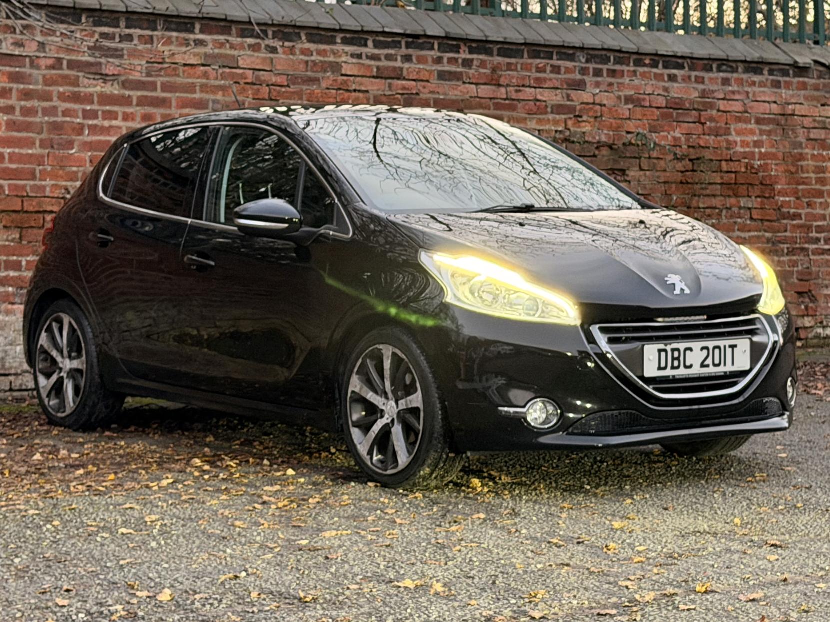 Peugeot 208 1.6 e-HDi Feline Hatchback 5dr Diesel EGC Euro 5 (s/s) (92 ps)