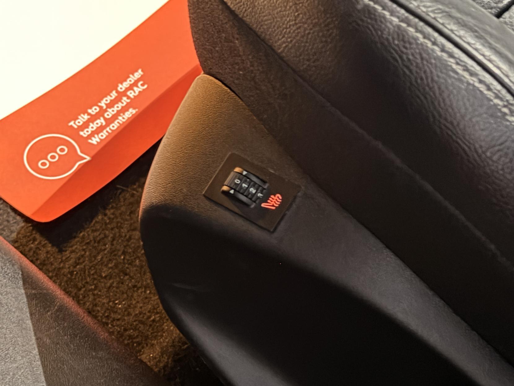 Peugeot 208 1.6 e-HDi Feline Hatchback 5dr Diesel EGC Euro 5 (s/s) (92 ps)