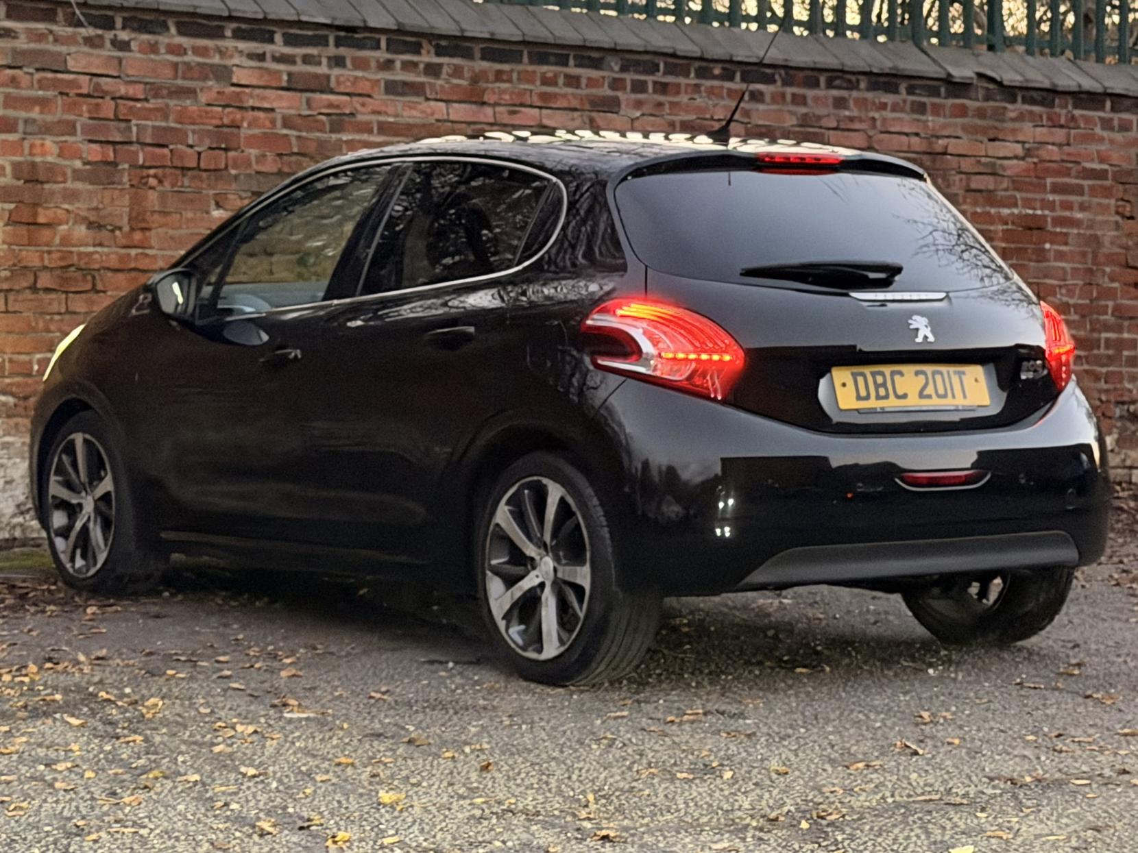 Peugeot 208 1.6 e-HDi Feline Hatchback 5dr Diesel EGC Euro 5 (s/s) (92 ps)