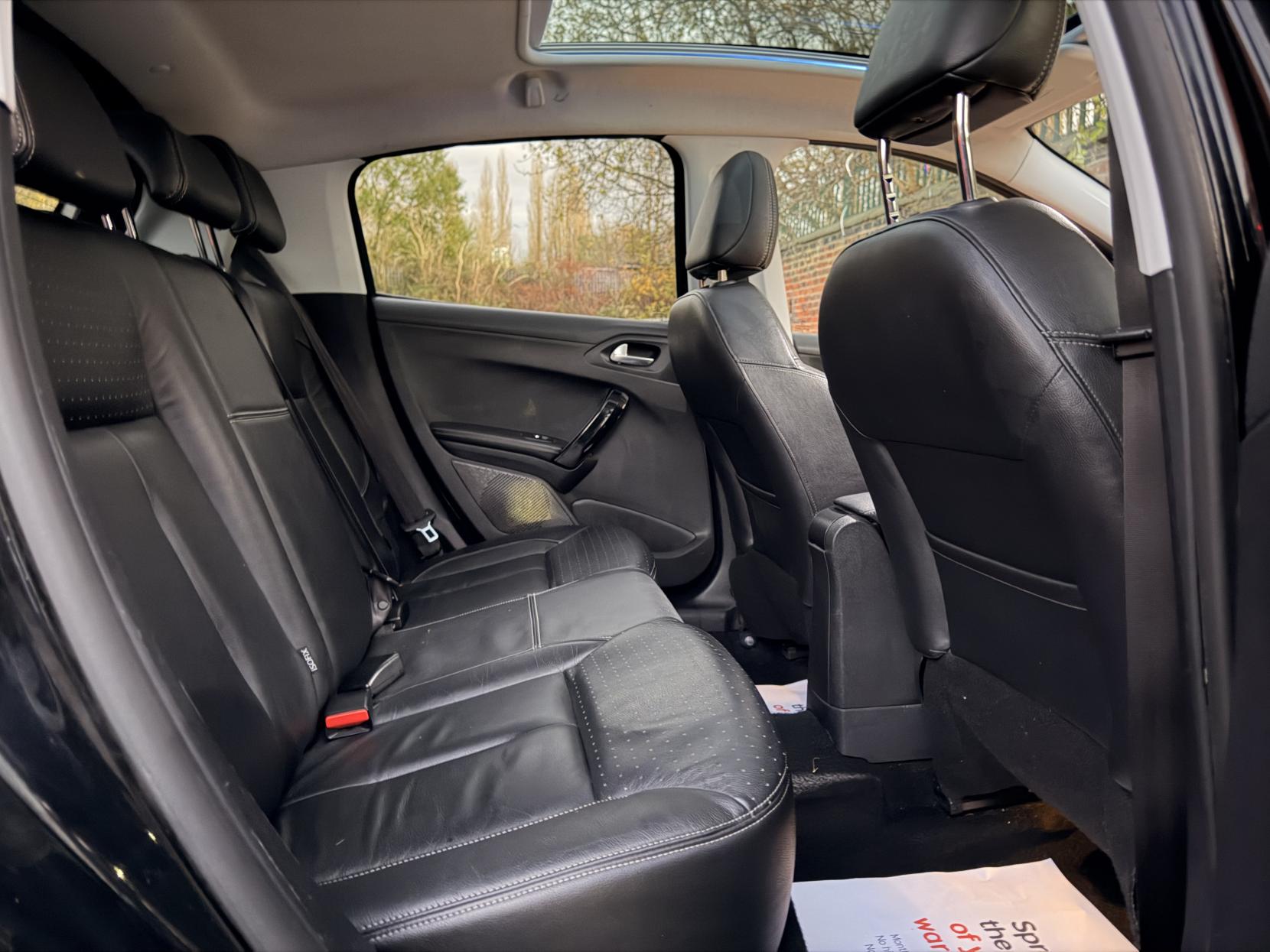 Peugeot 208 1.6 e-HDi Feline Hatchback 5dr Diesel EGC Euro 5 (s/s) (92 ps)