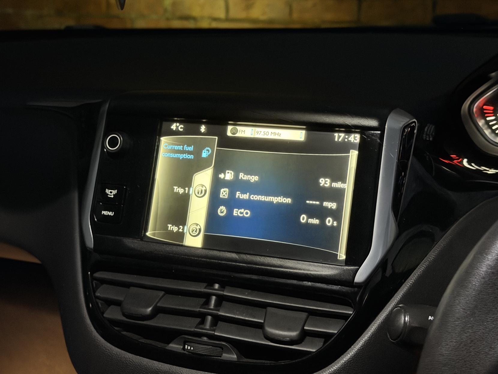 Peugeot 208 1.6 e-HDi Feline Hatchback 5dr Diesel EGC Euro 5 (s/s) (92 ps)