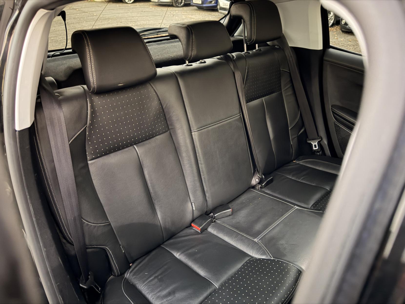 Peugeot 208 1.6 e-HDi Feline Hatchback 5dr Diesel EGC Euro 5 (s/s) (92 ps)