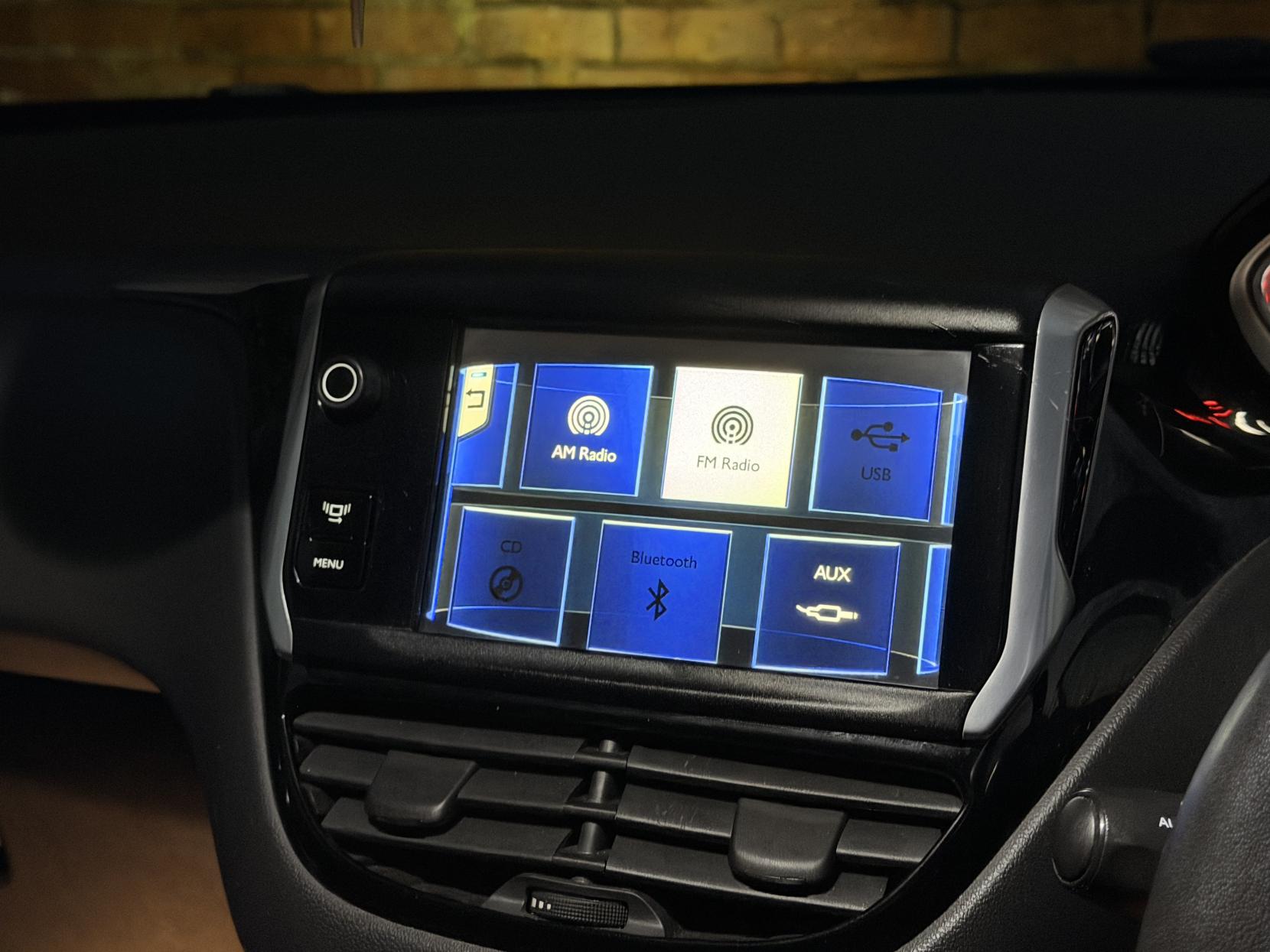 Peugeot 208 1.6 e-HDi Feline Hatchback 5dr Diesel EGC Euro 5 (s/s) (92 ps)