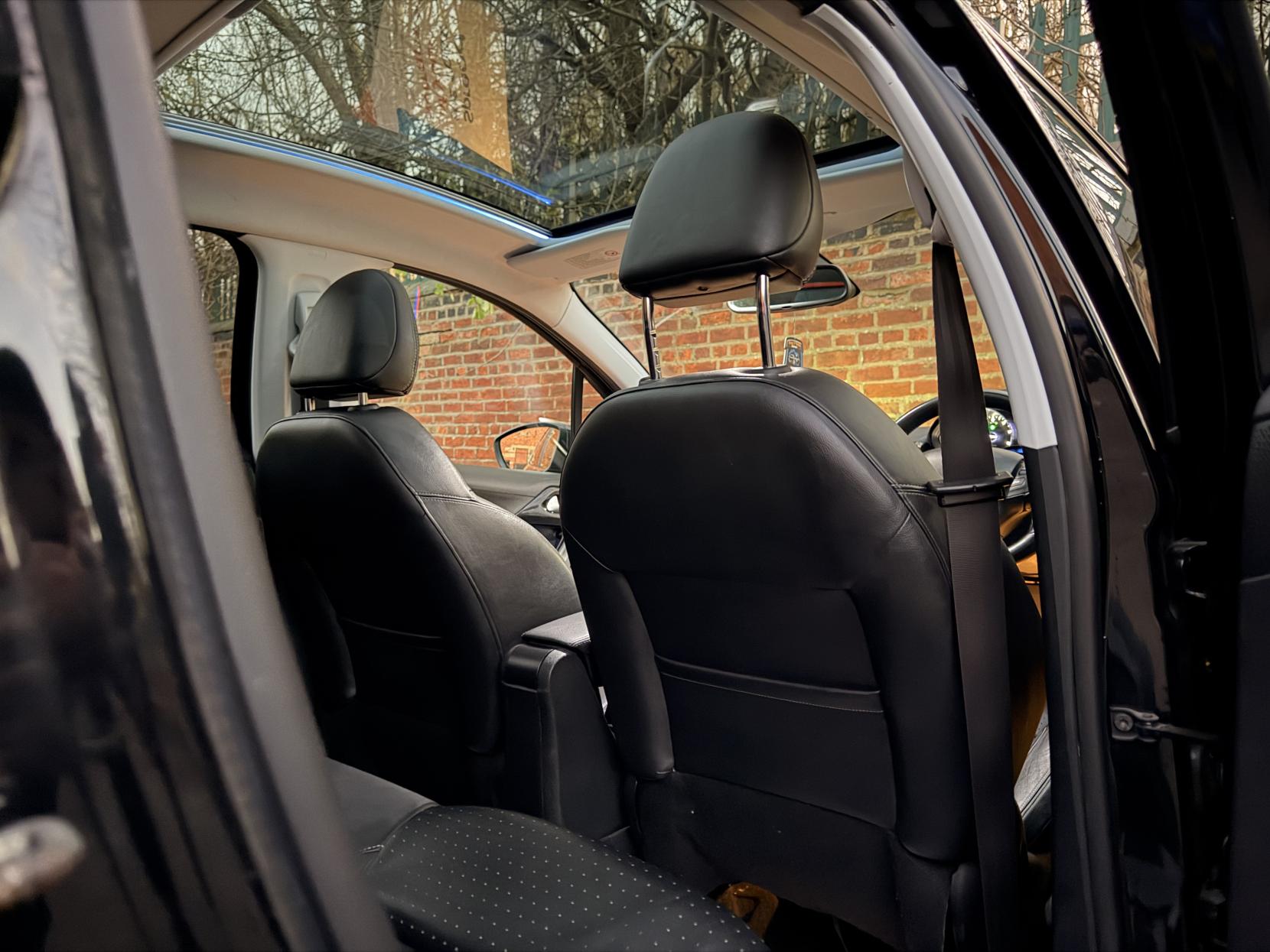 Peugeot 208 1.6 e-HDi Feline Hatchback 5dr Diesel EGC Euro 5 (s/s) (92 ps)