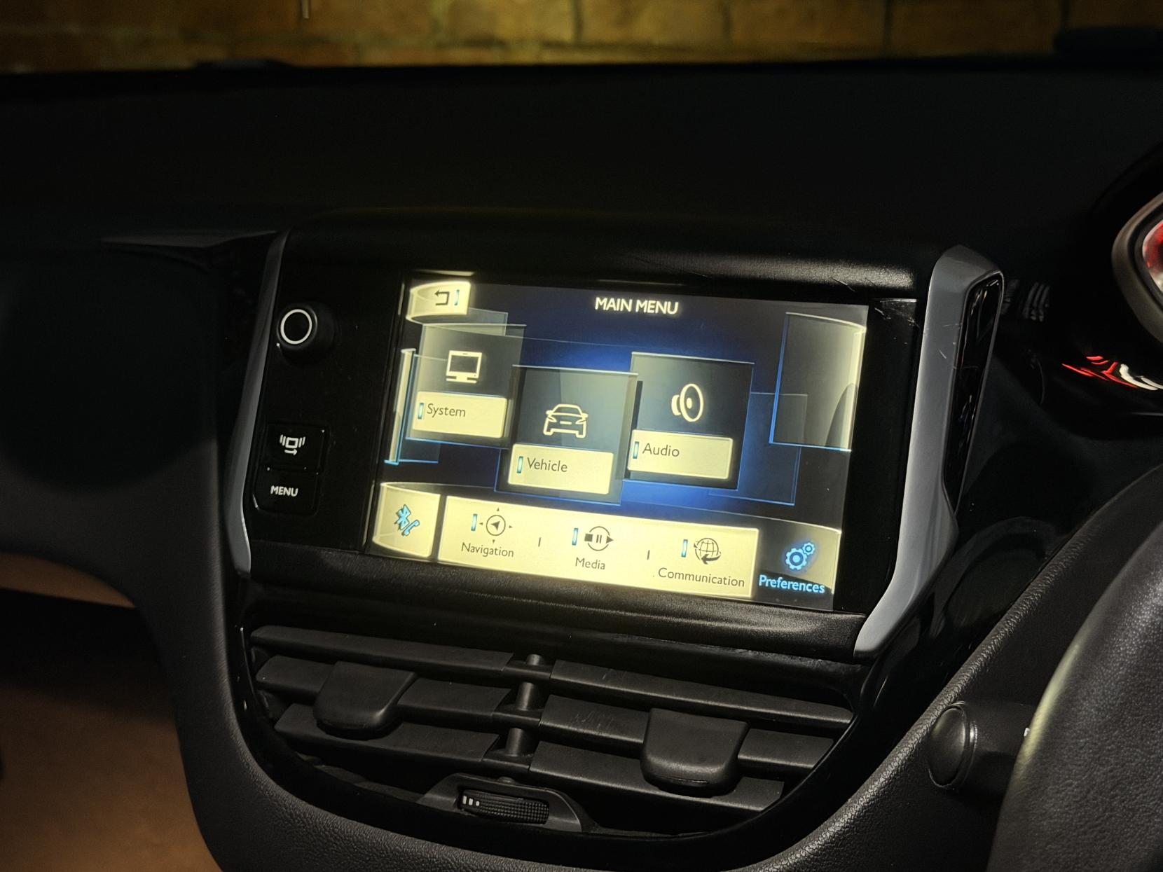 Peugeot 208 1.6 e-HDi Feline Hatchback 5dr Diesel EGC Euro 5 (s/s) (92 ps)