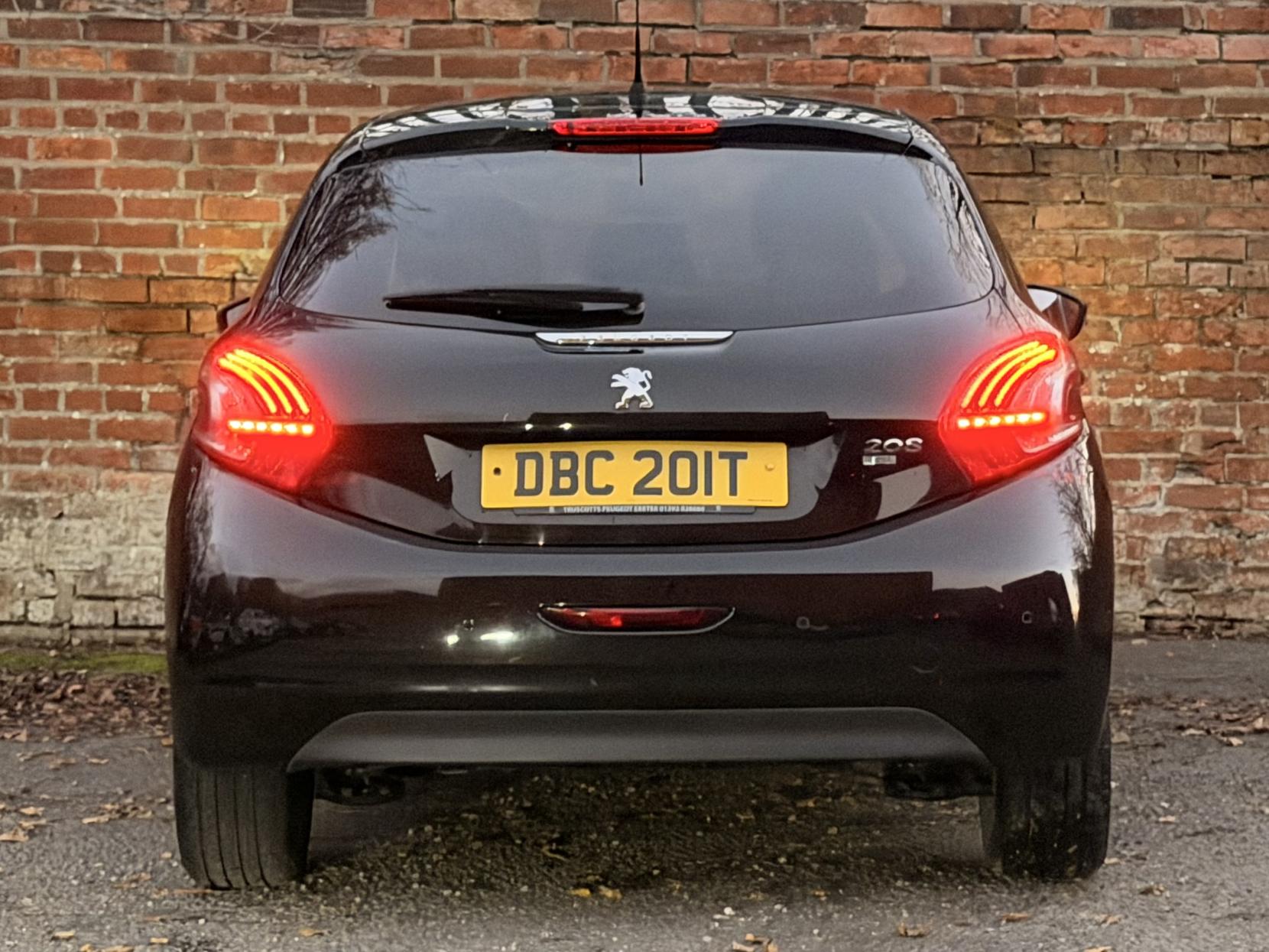 Peugeot 208 1.6 e-HDi Feline Hatchback 5dr Diesel EGC Euro 5 (s/s) (92 ps)