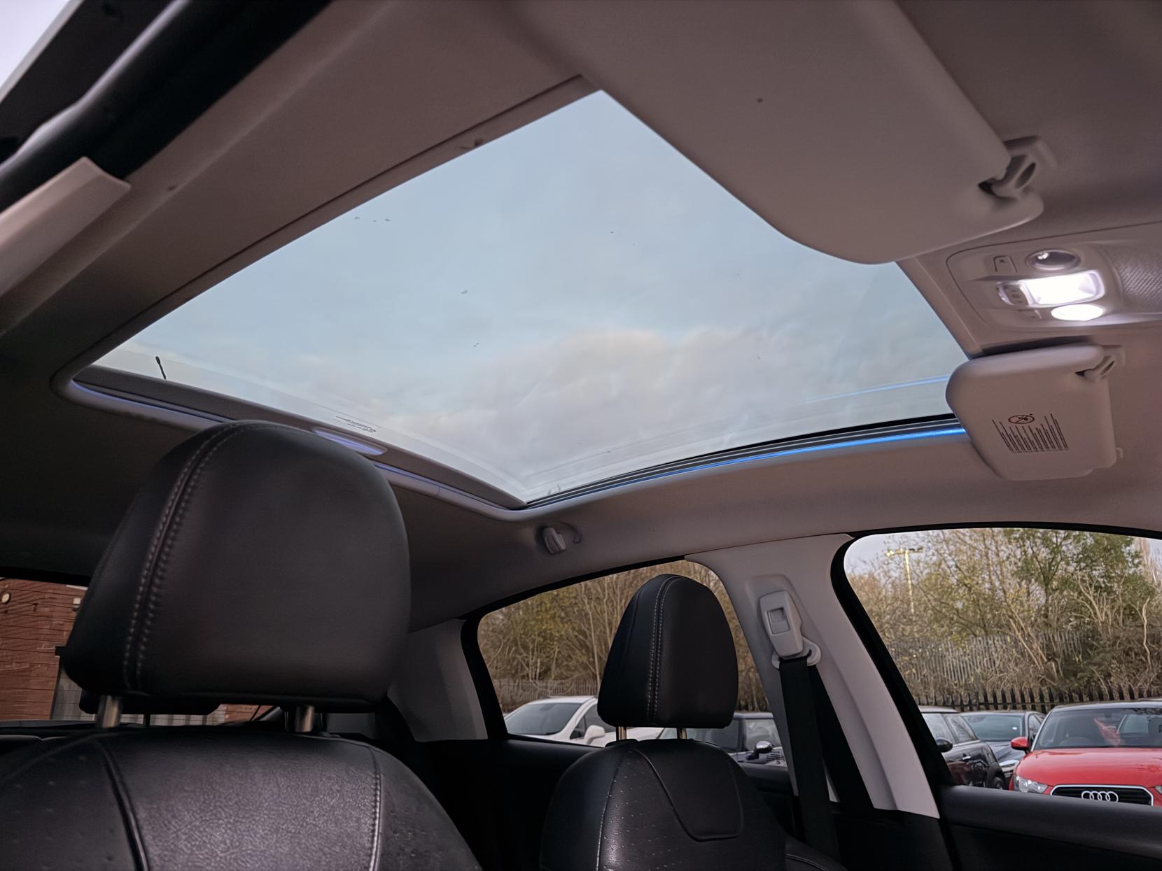 Peugeot 208 1.6 e-HDi Feline Hatchback 5dr Diesel EGC Euro 5 (s/s) (92 ps)