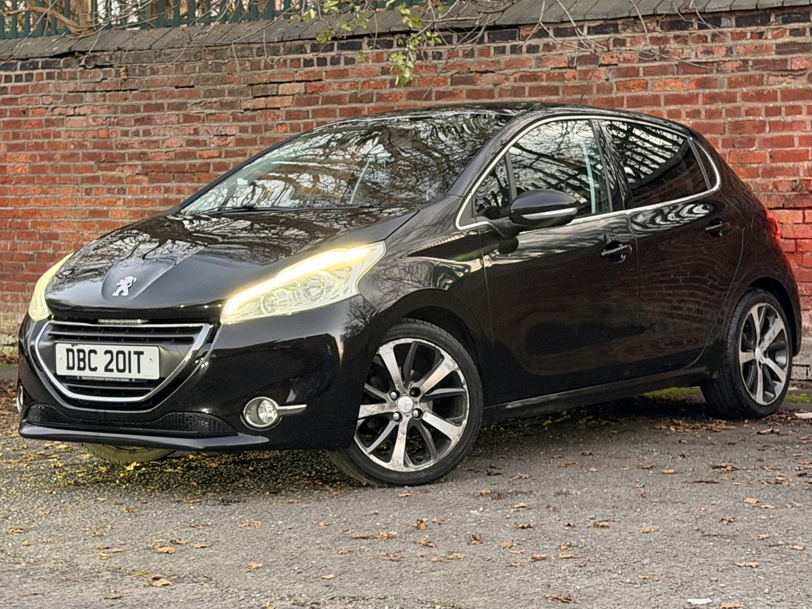 Peugeot 208 1.6 e-HDi Feline Hatchback 5dr Diesel EGC Euro 5 (s/s) (92 ps)