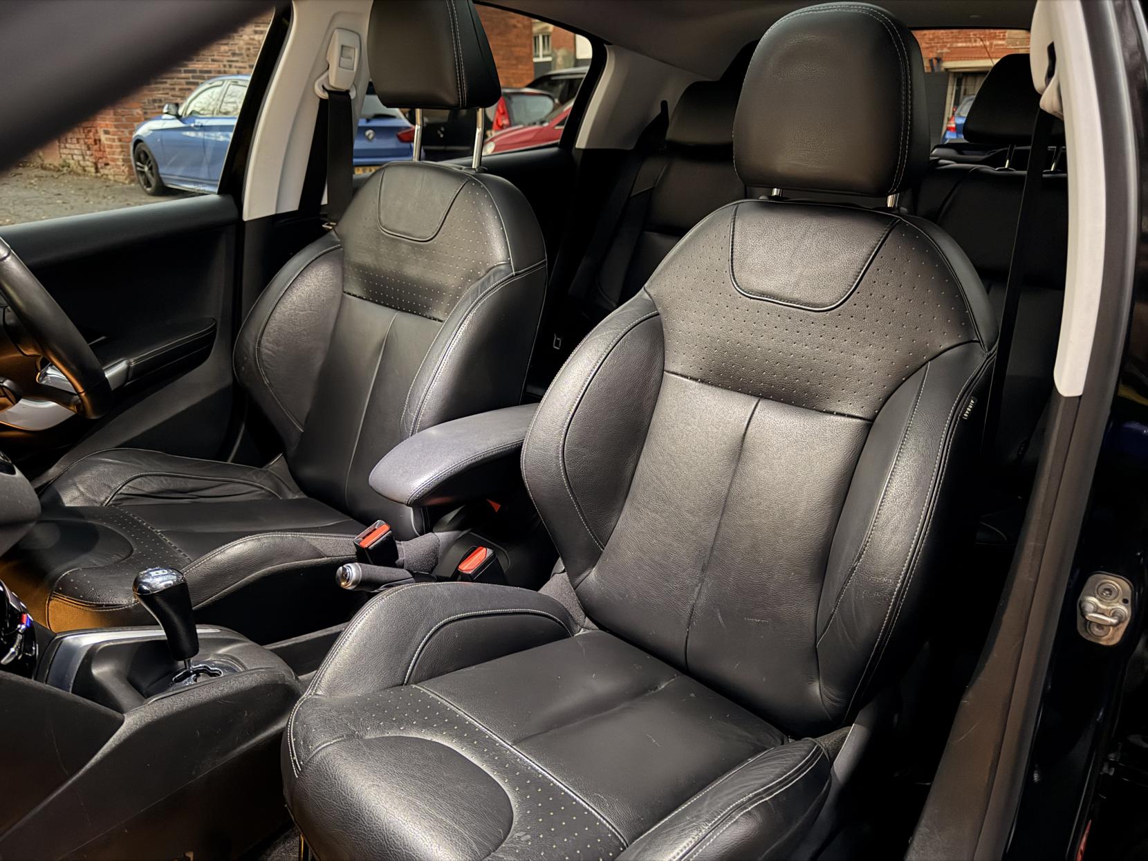 Peugeot 208 1.6 e-HDi Feline Hatchback 5dr Diesel EGC Euro 5 (s/s) (92 ps)