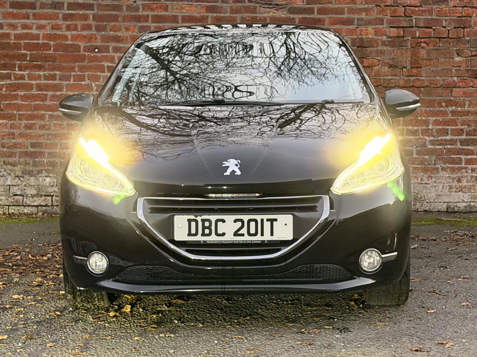 Peugeot 208 1.6 e-HDi Feline Hatchback 5dr Diesel EGC Euro 5 (s/s) (92 ps)