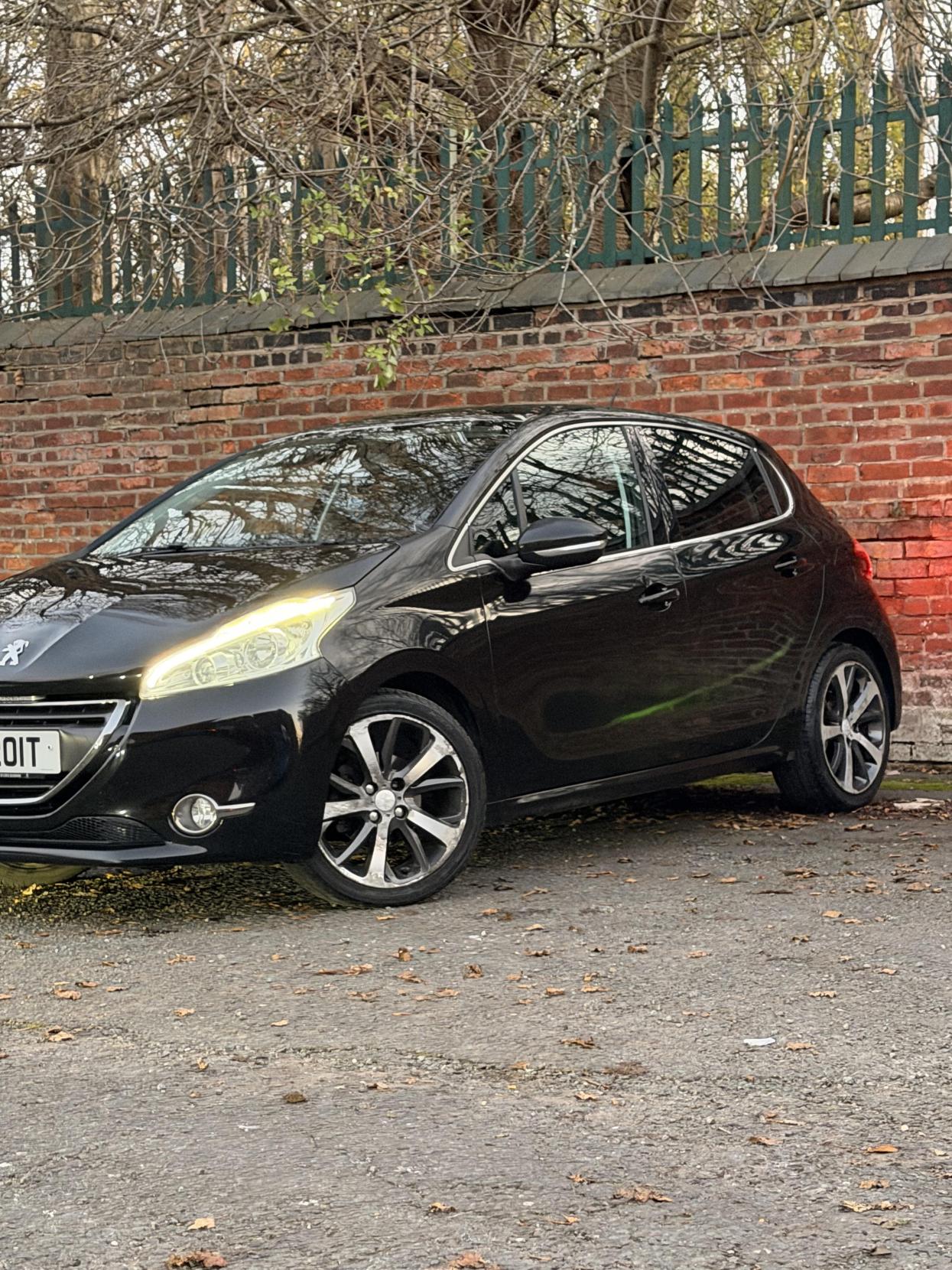 Peugeot 208 1.6 e-HDi Feline Hatchback 5dr Diesel EGC Euro 5 (s/s) (92 ps)
