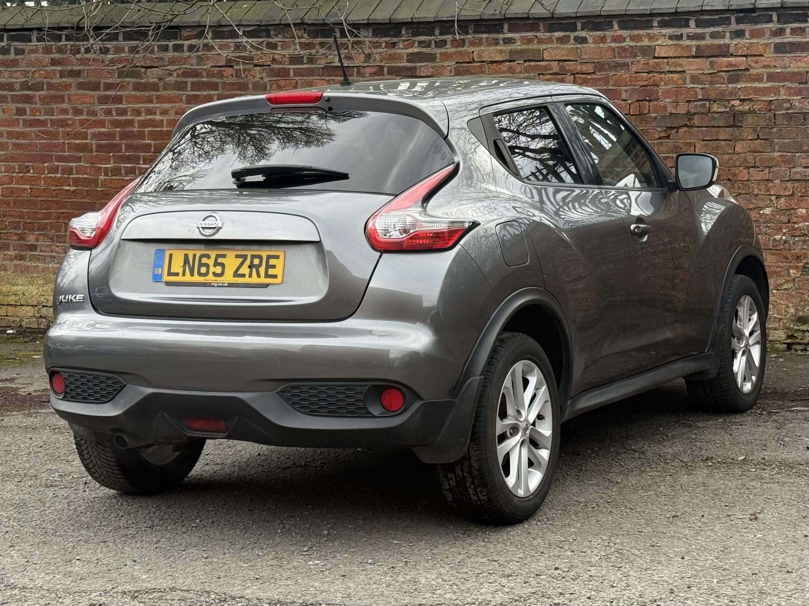 Nissan Juke 1.6 Acenta Premium SUV 5dr Petrol XTRON Euro 5 (117 ps)