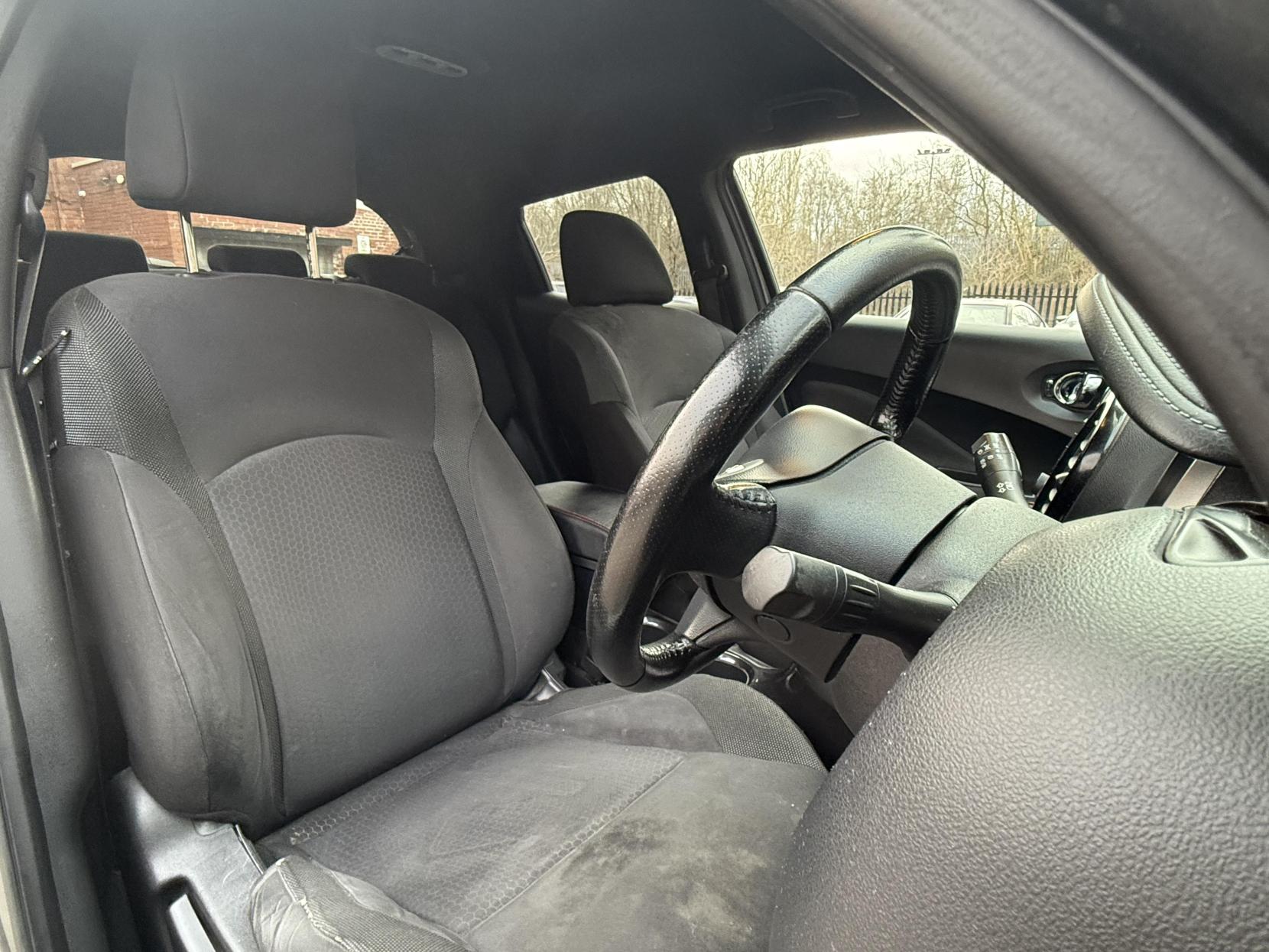 Nissan Juke 1.6 Acenta Premium SUV 5dr Petrol XTRON Euro 5 (117 ps)