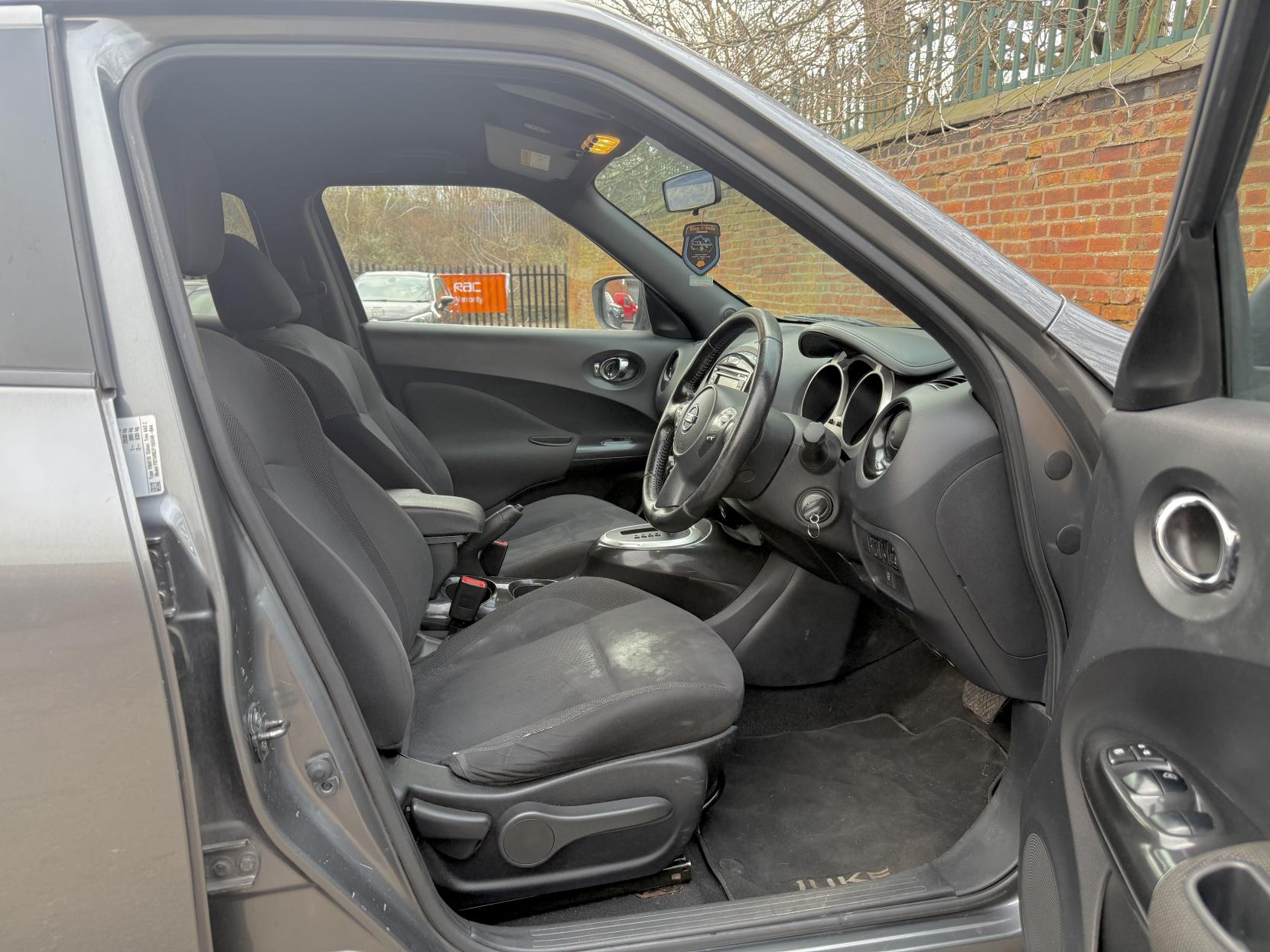 Nissan Juke 1.6 Acenta Premium SUV 5dr Petrol XTRON Euro 5 (117 ps)