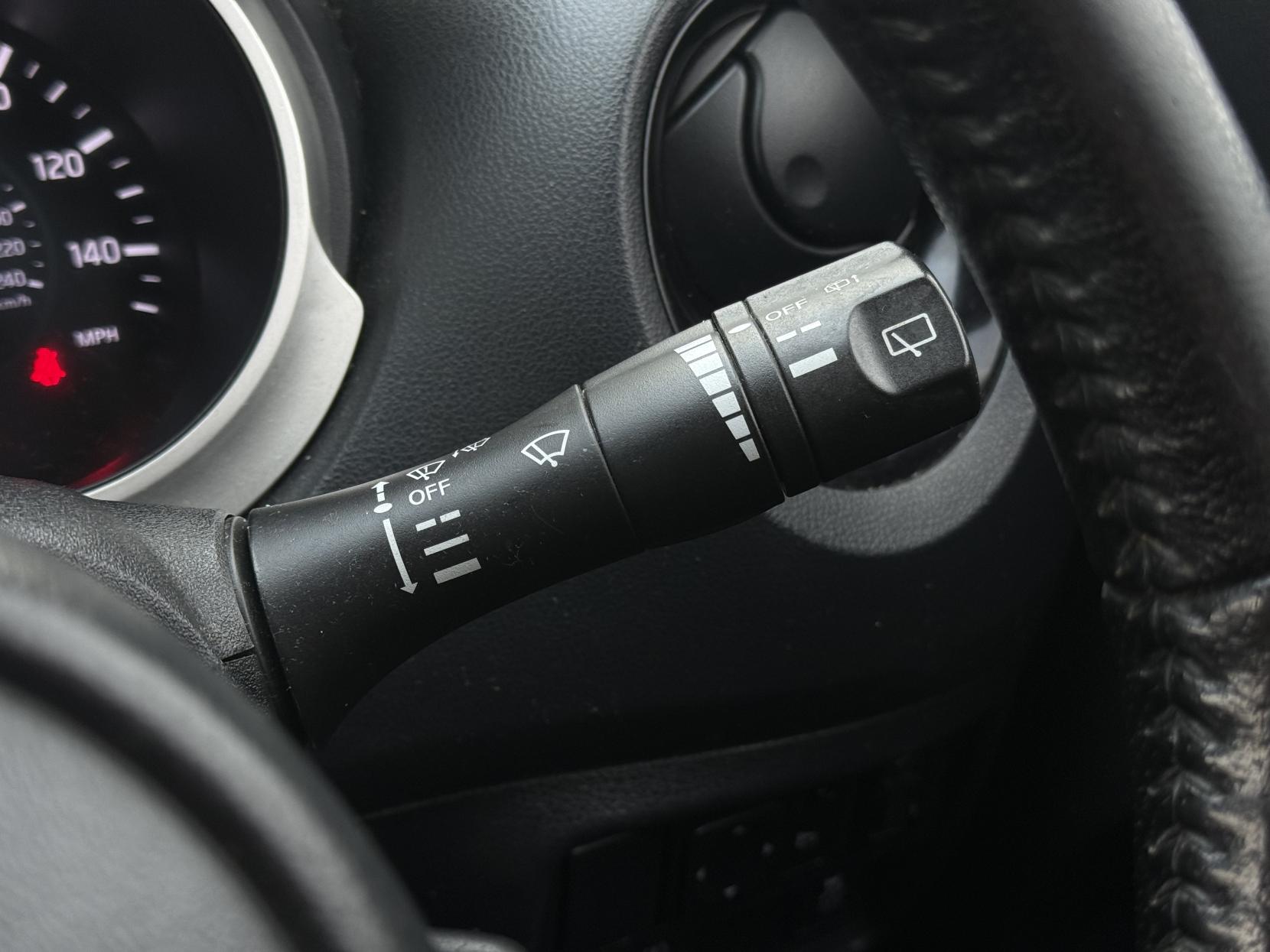 Nissan Juke 1.6 Acenta Premium SUV 5dr Petrol XTRON Euro 5 (117 ps)