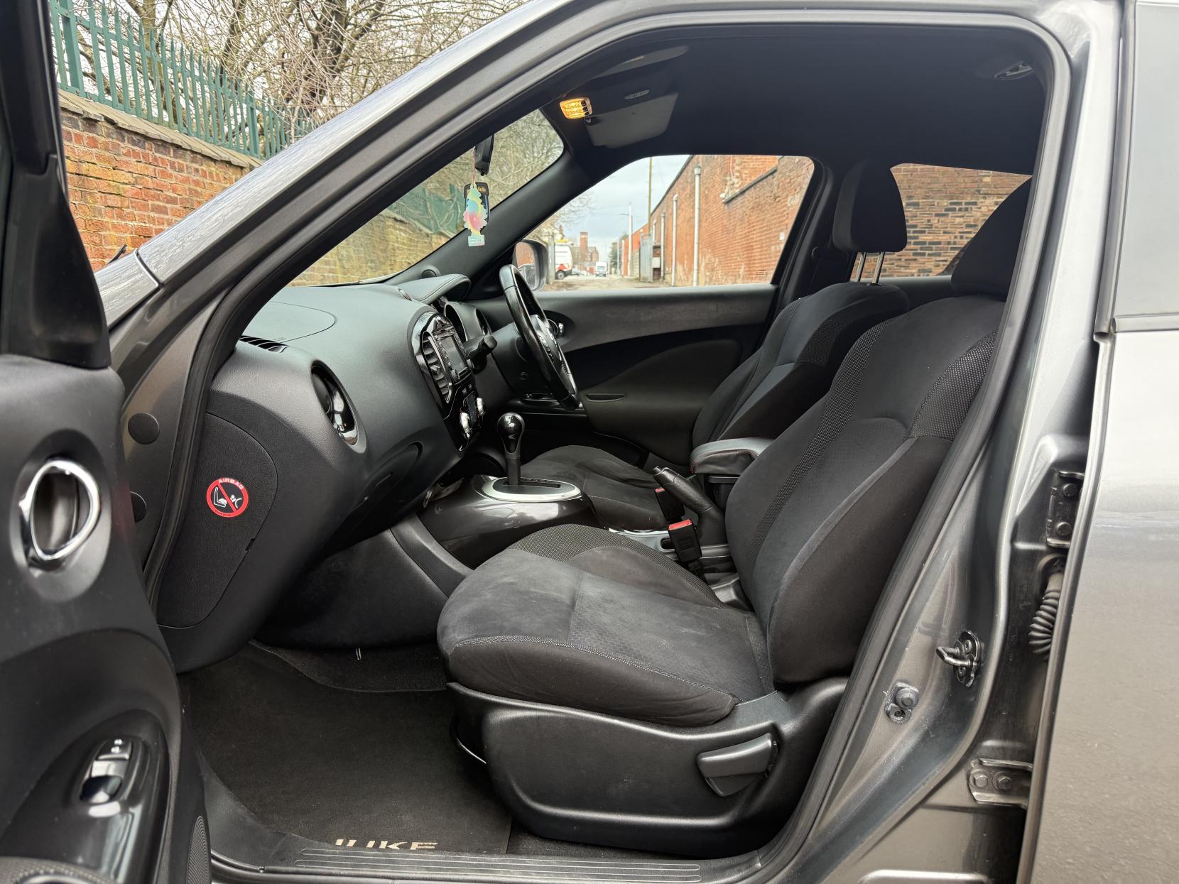 Nissan Juke 1.6 Acenta Premium SUV 5dr Petrol XTRON Euro 5 (117 ps)