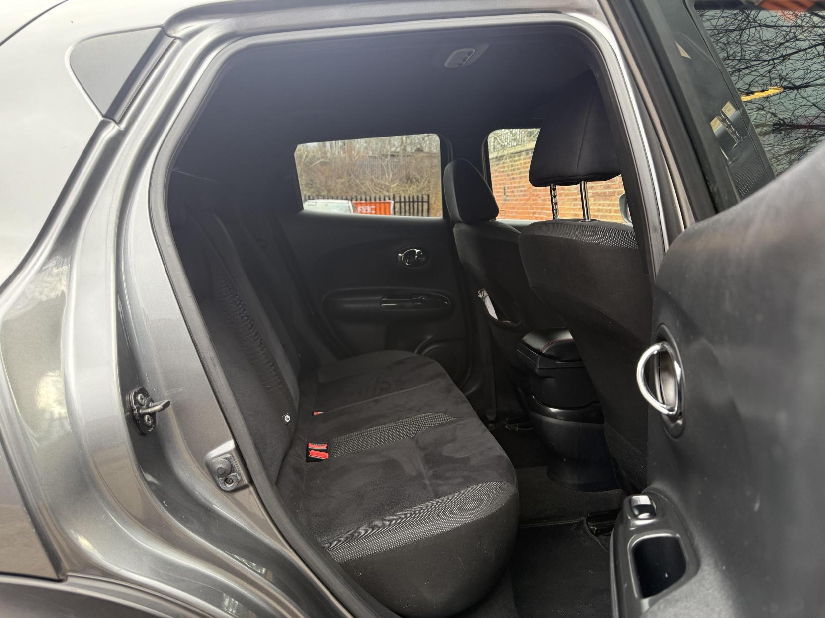 Nissan Juke 1.6 Acenta Premium SUV 5dr Petrol XTRON Euro 5 (117 ps)