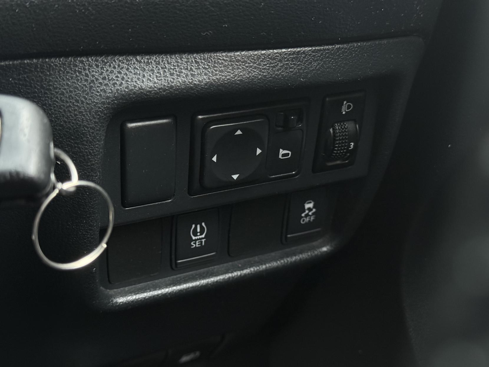 Nissan Juke 1.6 Acenta Premium SUV 5dr Petrol XTRON Euro 5 (117 ps)