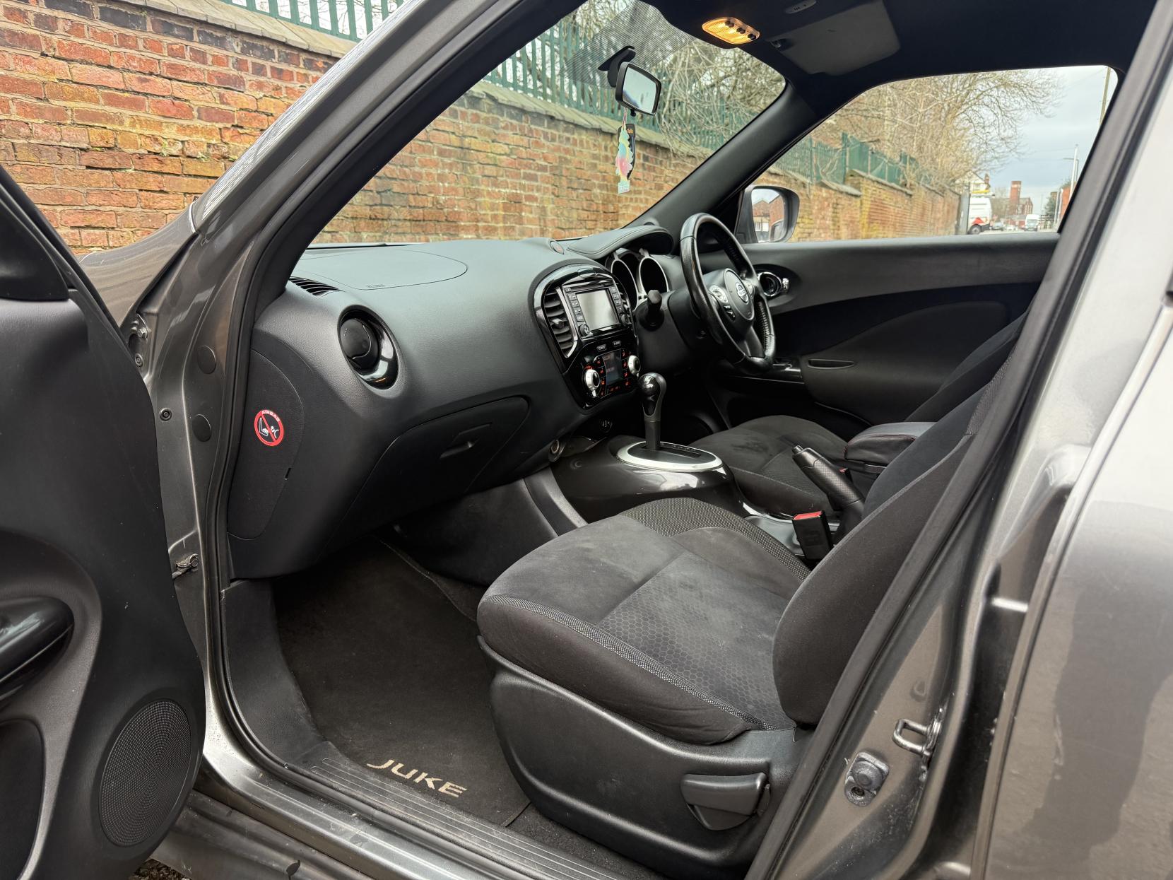 Nissan Juke 1.6 Acenta Premium SUV 5dr Petrol XTRON Euro 5 (117 ps)