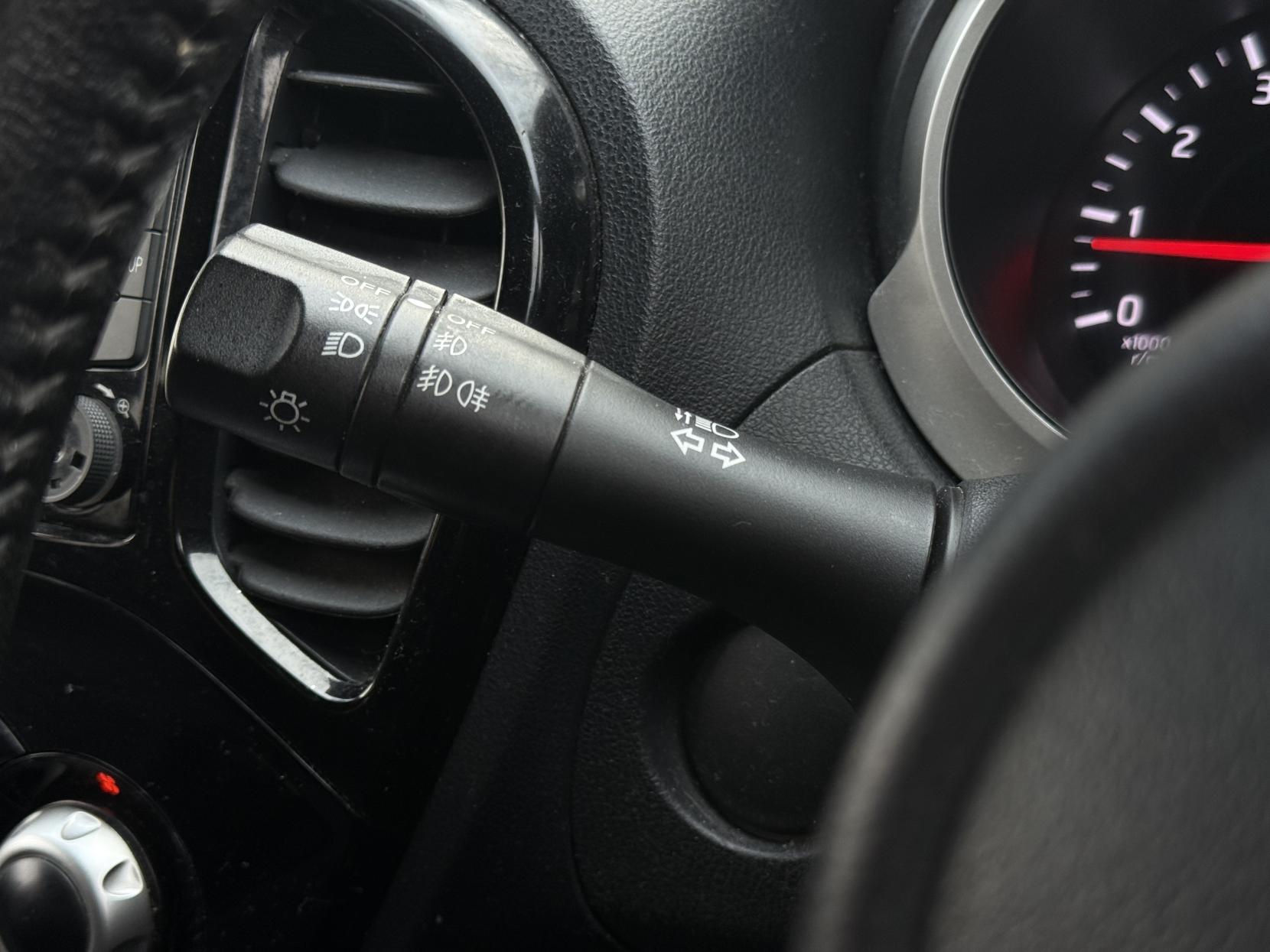 Nissan Juke 1.6 Acenta Premium SUV 5dr Petrol XTRON Euro 5 (117 ps)