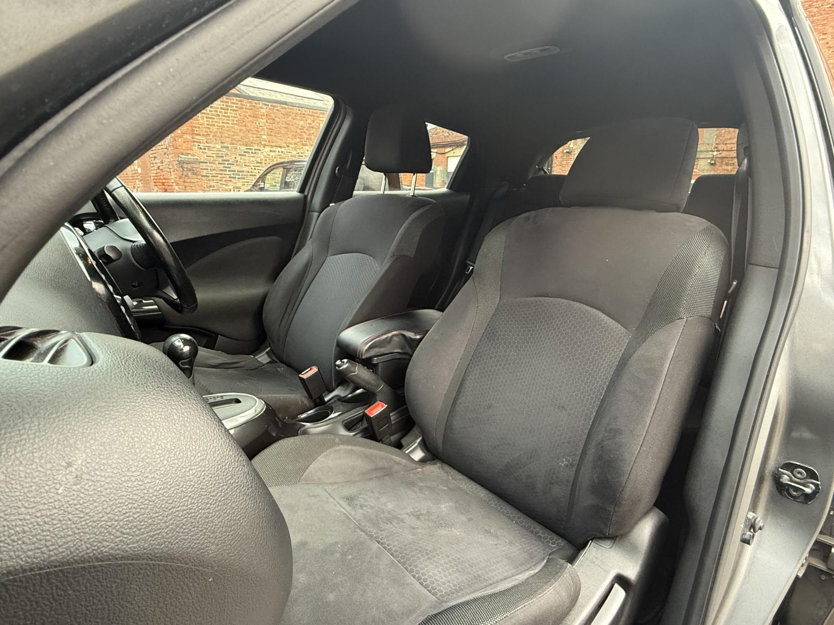 Nissan Juke 1.6 Acenta Premium SUV 5dr Petrol XTRON Euro 5 (117 ps)