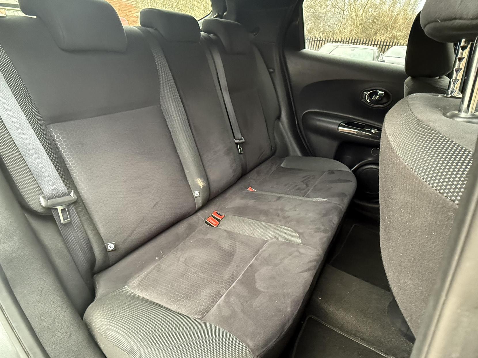 Nissan Juke 1.6 Acenta Premium SUV 5dr Petrol XTRON Euro 5 (117 ps)